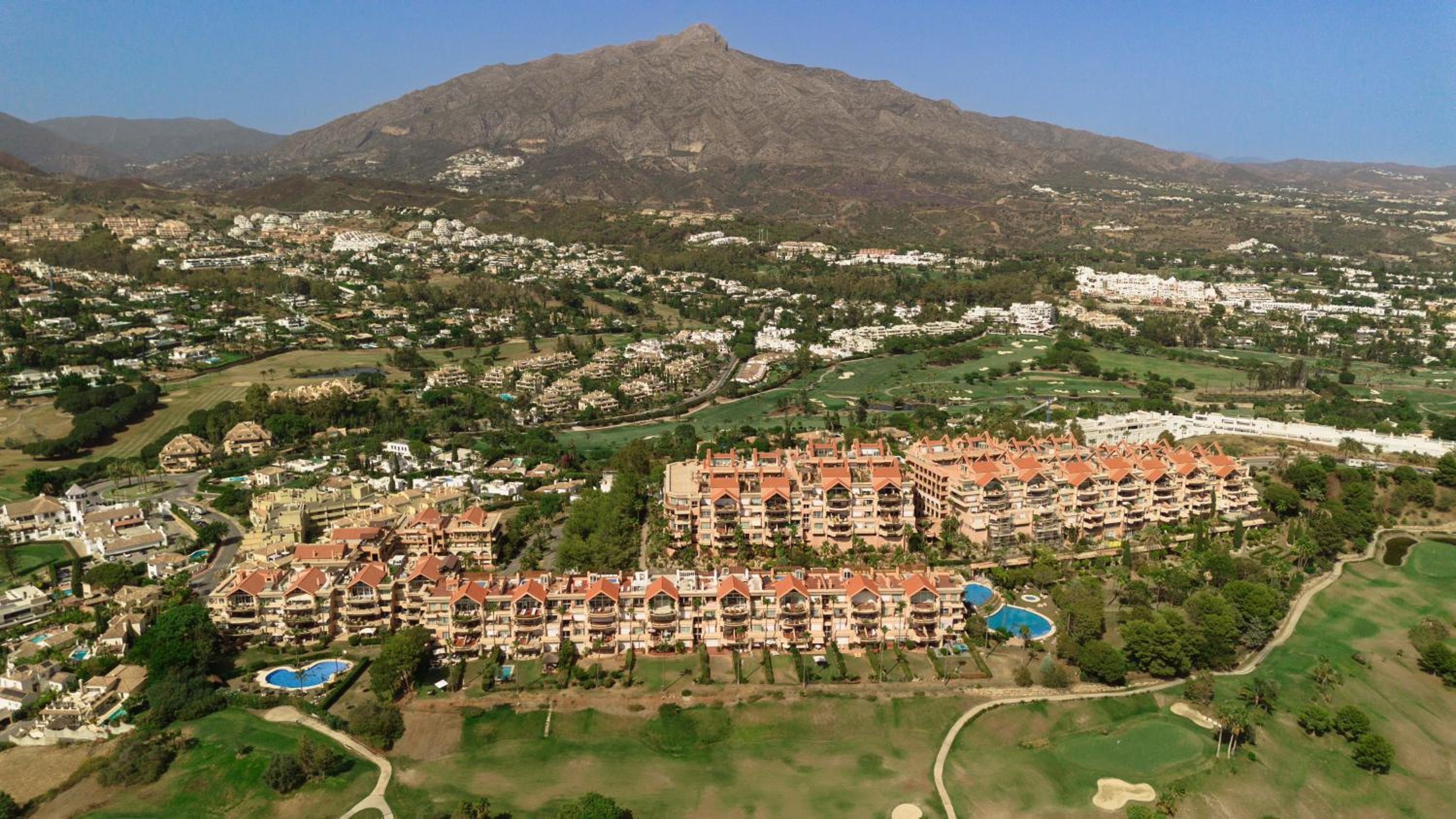 4 bedroom apartment with jacuzzi and terrace with panoramic sea views, in Nueva Andalucía, Marbella view 5