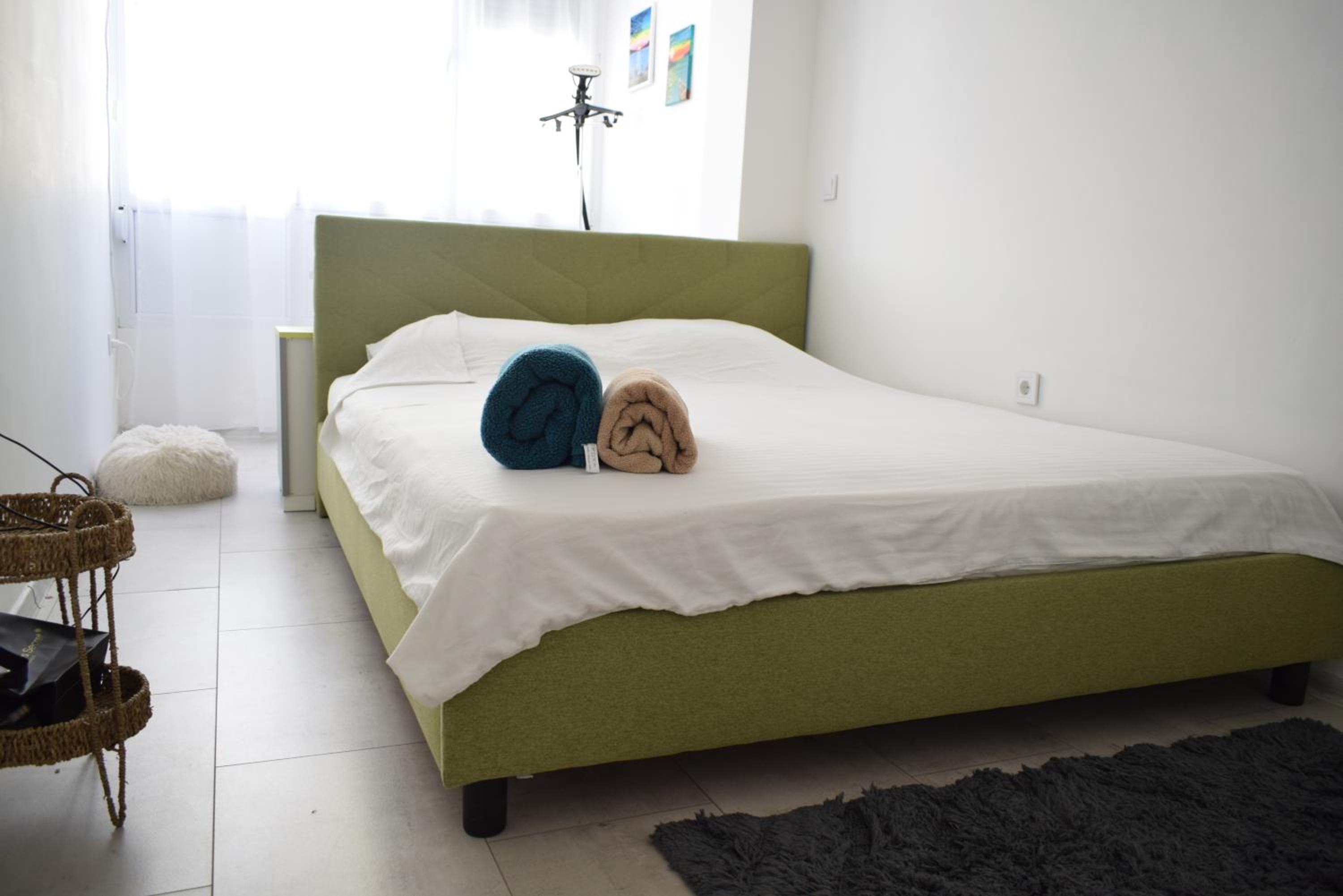 Apartment with 2 Bedrooms and Parking Near the Beach