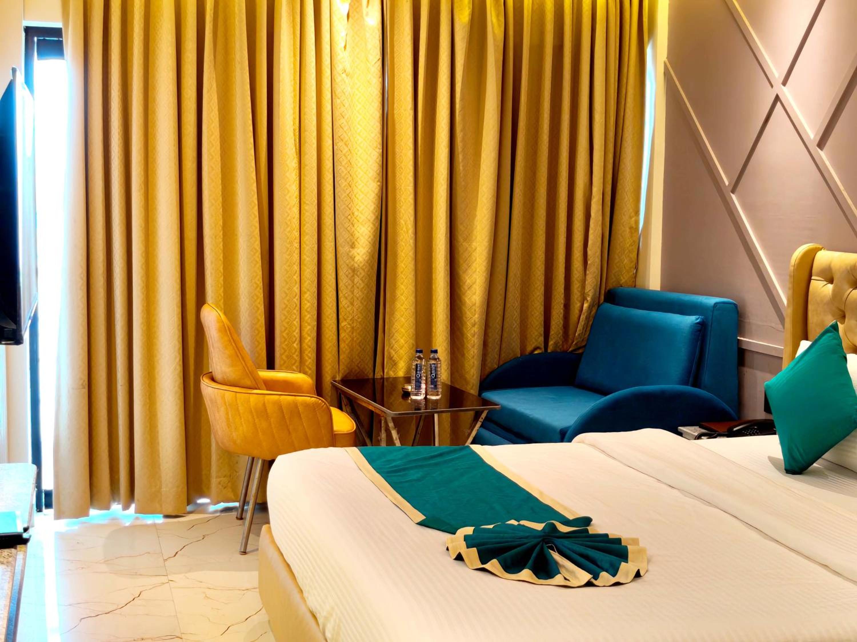 SEA VIEW HOTEL DREAMLAND PURI -হোটেল ড্রিমল্যান্ড পুরী Rooms-sea view fully-air-conditioned-hotel with-lift-Restaurant-and-parking-facility - New marine Dr view 2