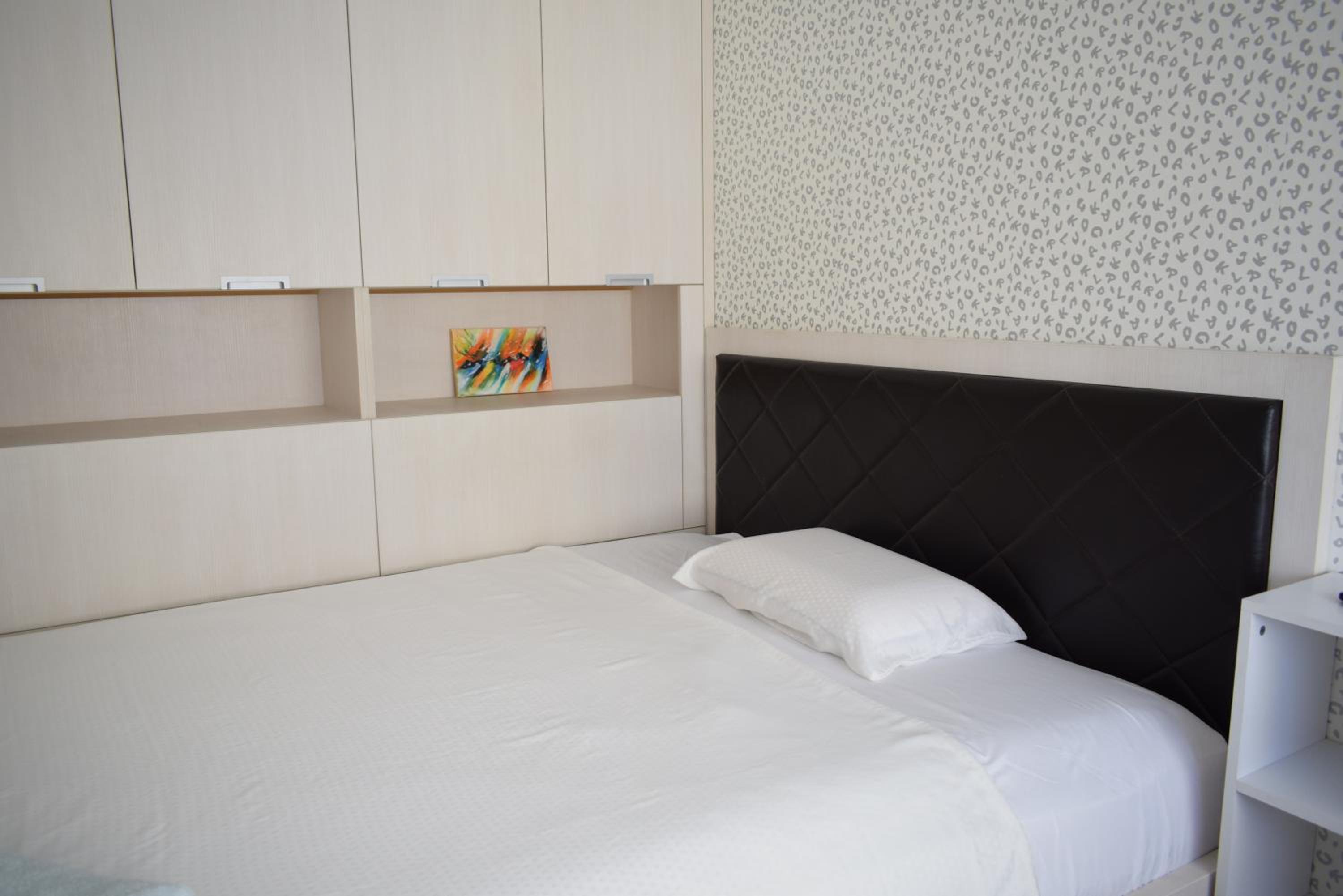 Apartment with 2 Bedrooms and Parking Near the Beach