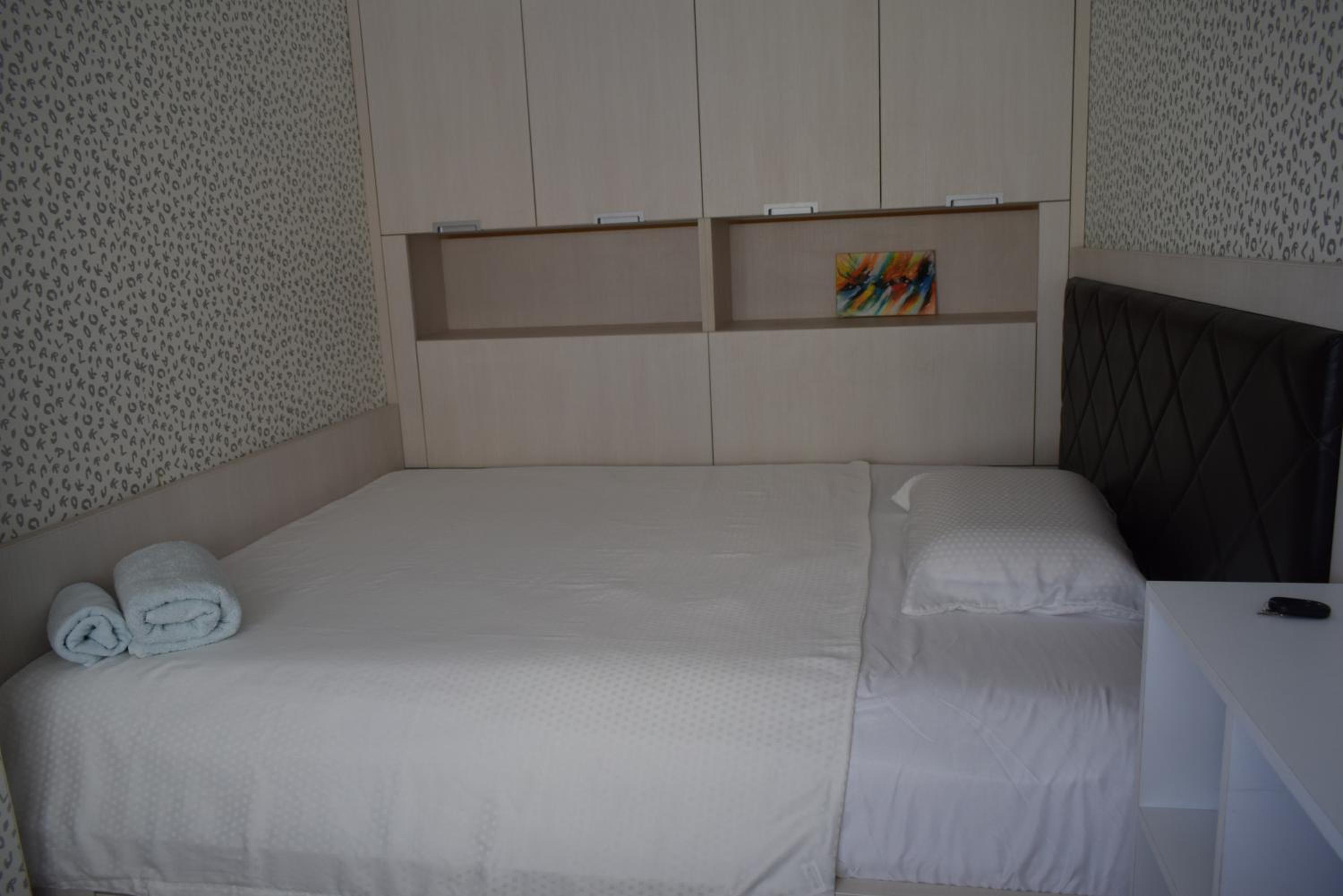 Apartment with 2 Bedrooms and Parking Near the Beach