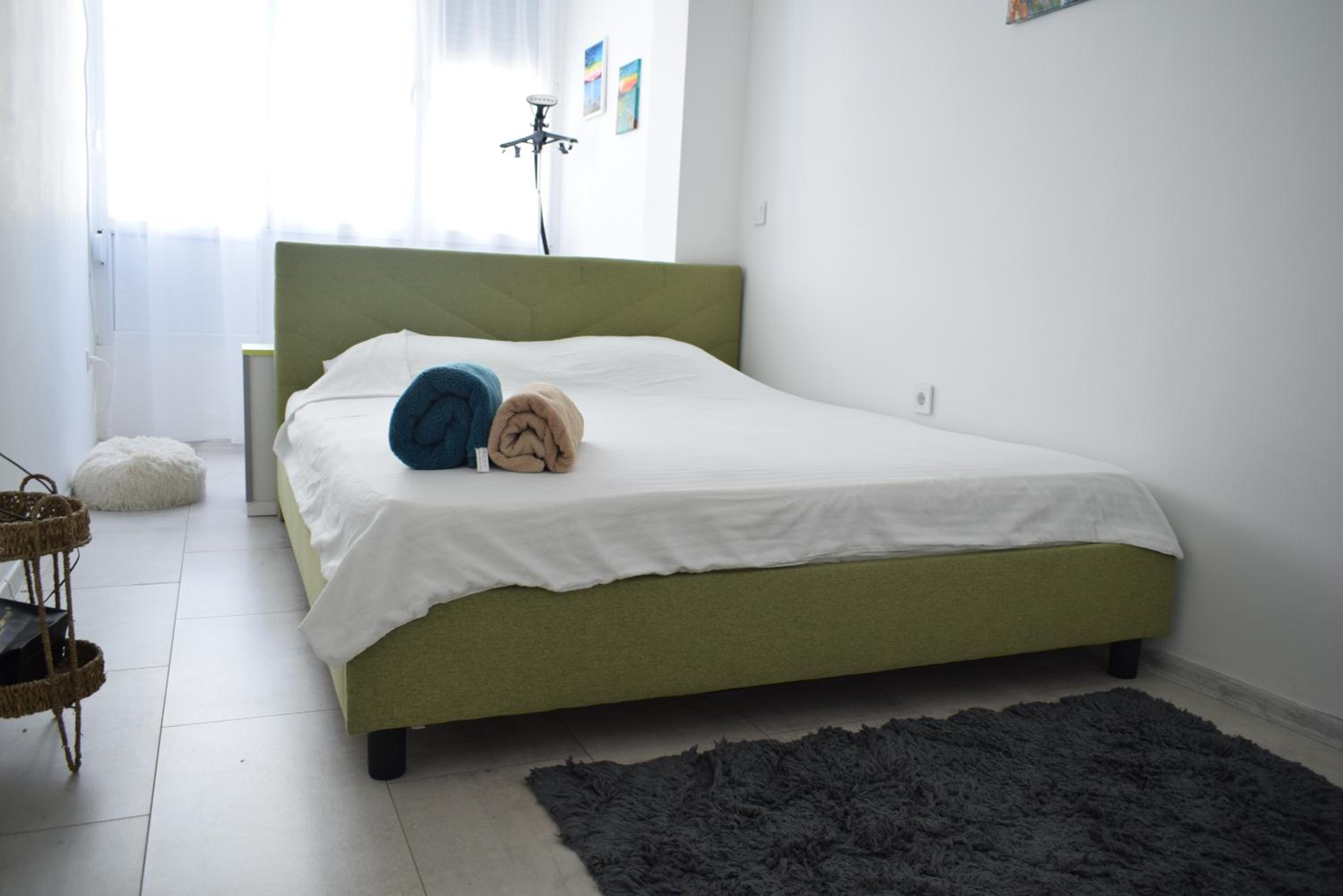Apartment with 2 Bedrooms and Parking Near the Beach