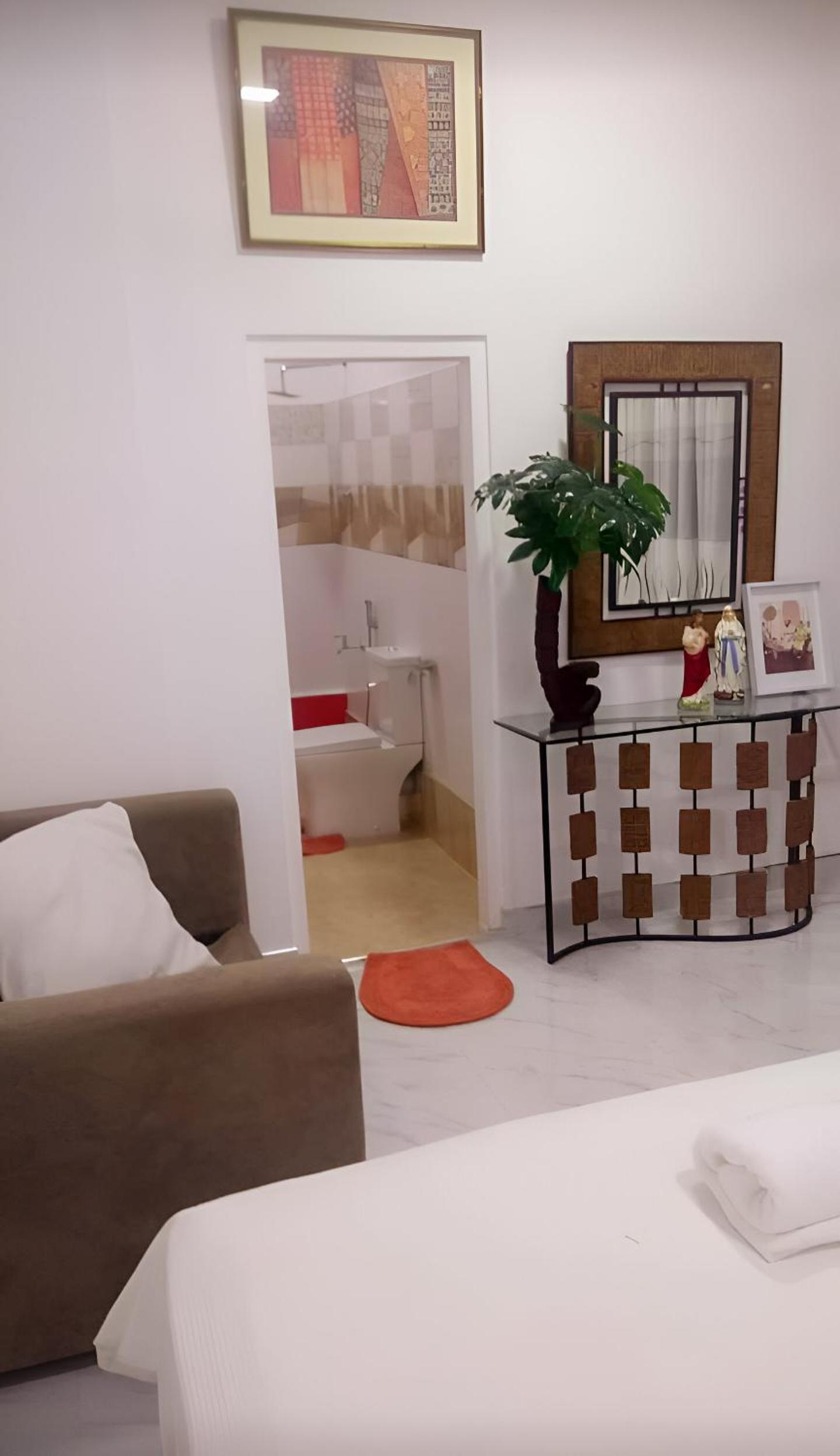 Ceylonia Airport Transit Hotel