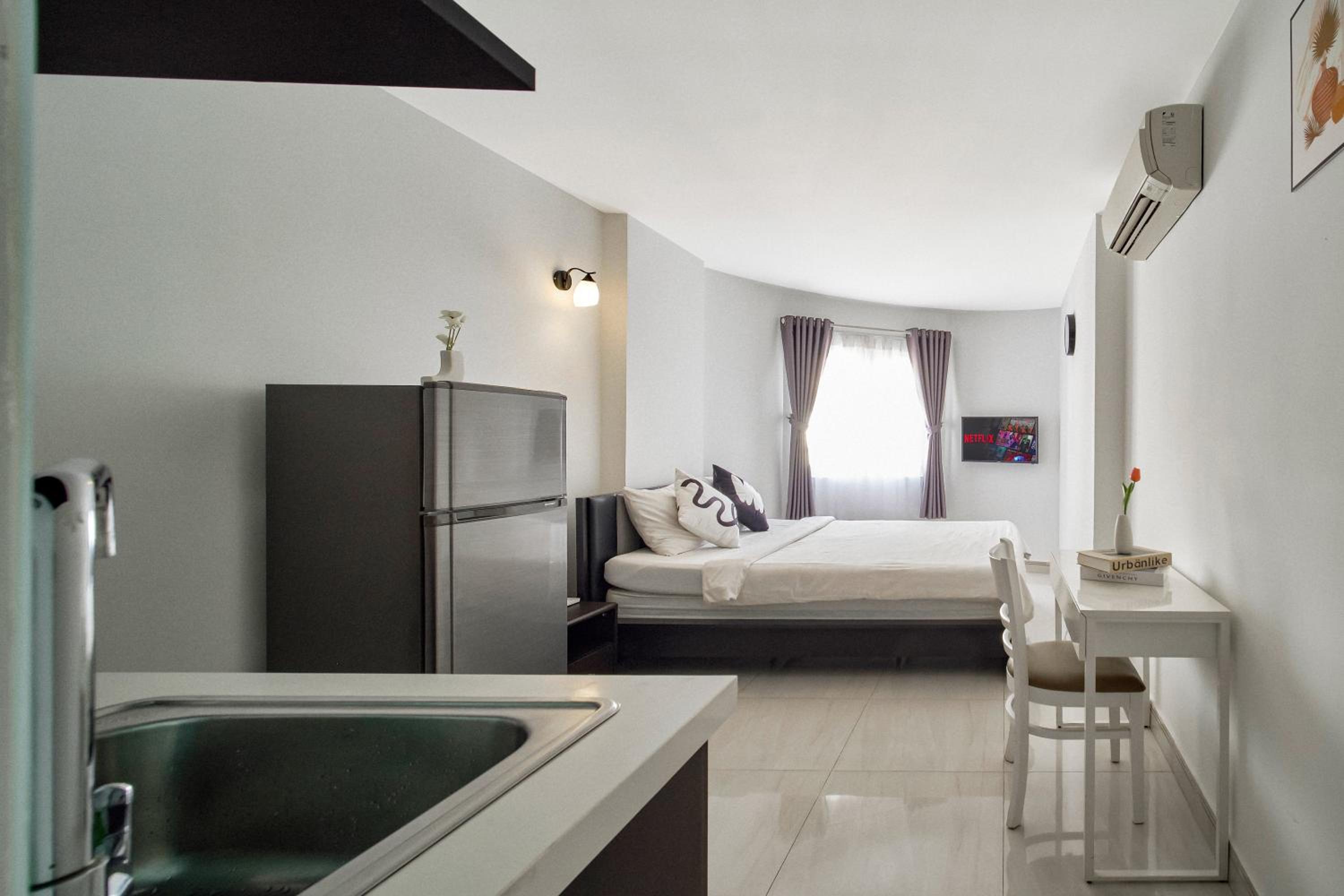 Tan Son Nhat Airport Apartment by SABAY