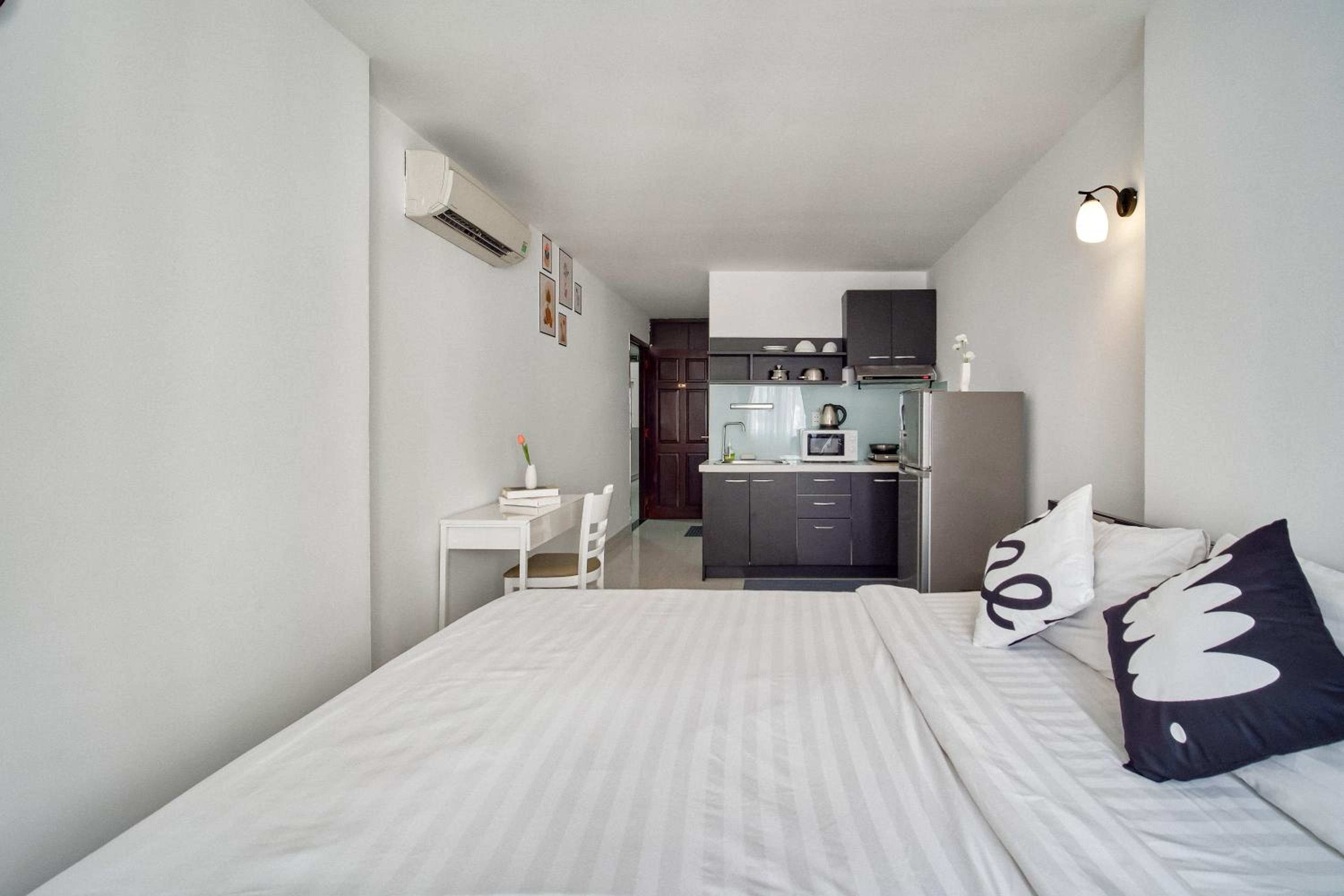 Tan Son Nhat Airport Apartment by SABAY
