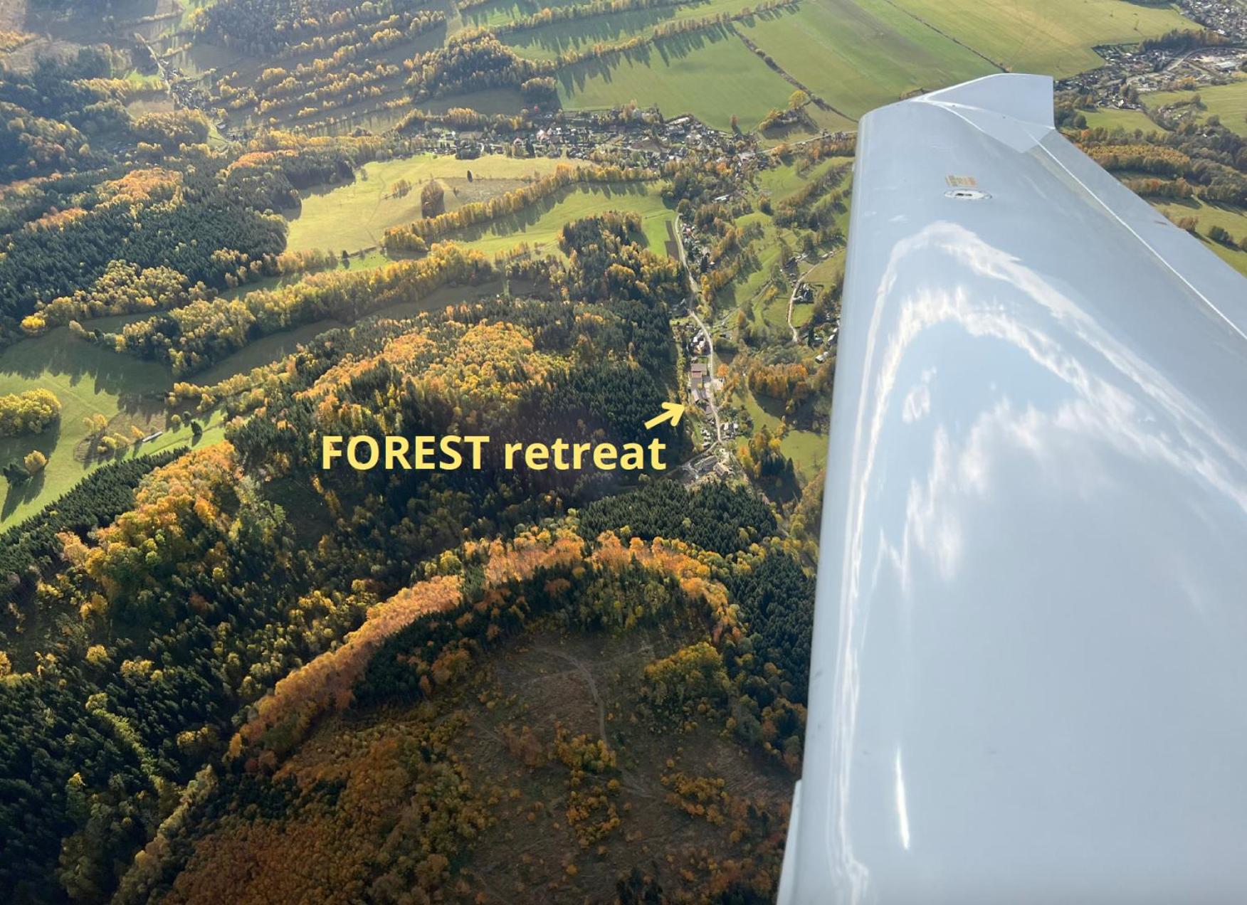 Forest retreat apartino - u lesa, parkování zdarma, Starlink 250 Mbs, terasa & grill, soukromé ohniště, nespresso, netflix
