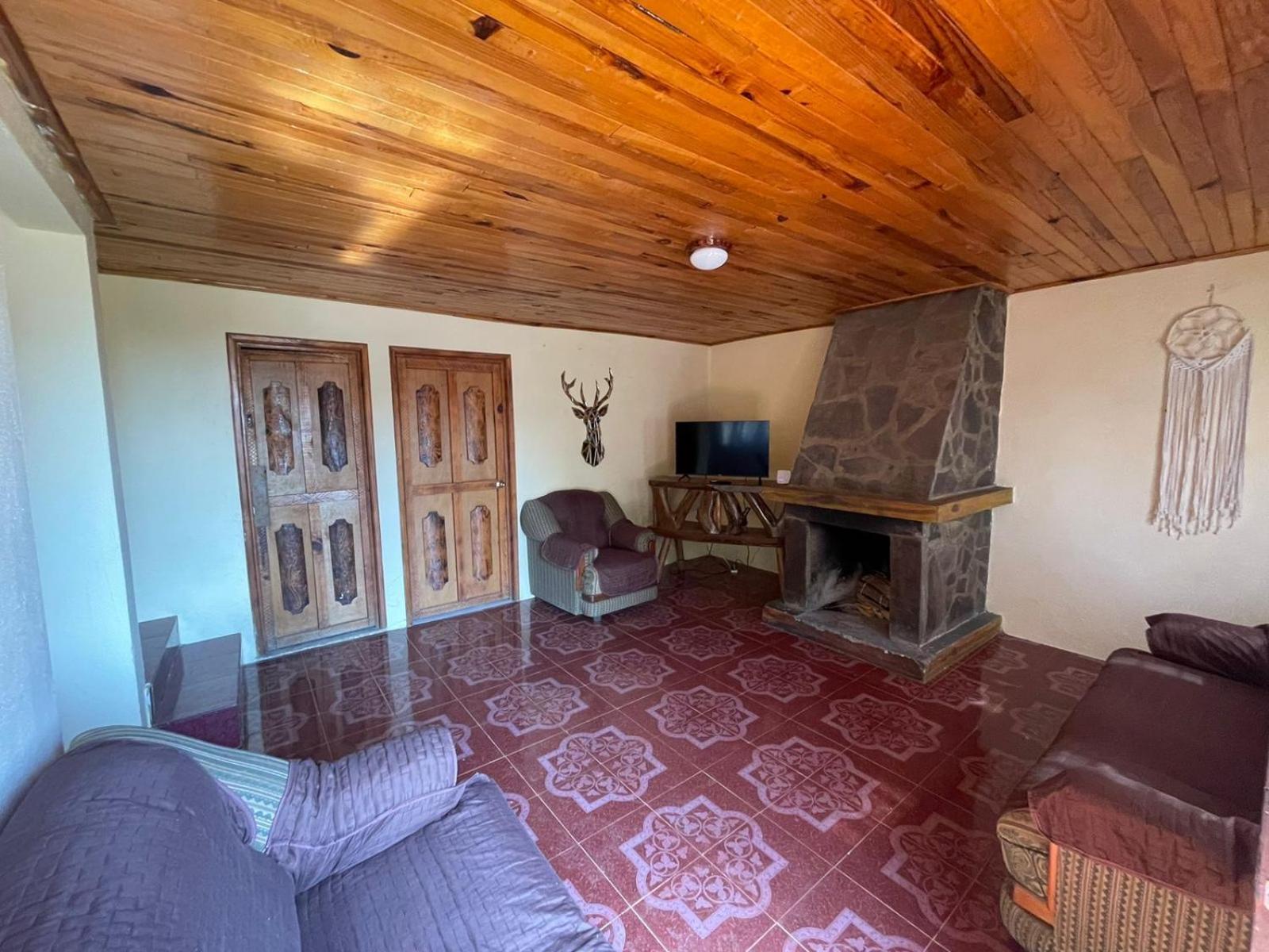 Linda Vista 5