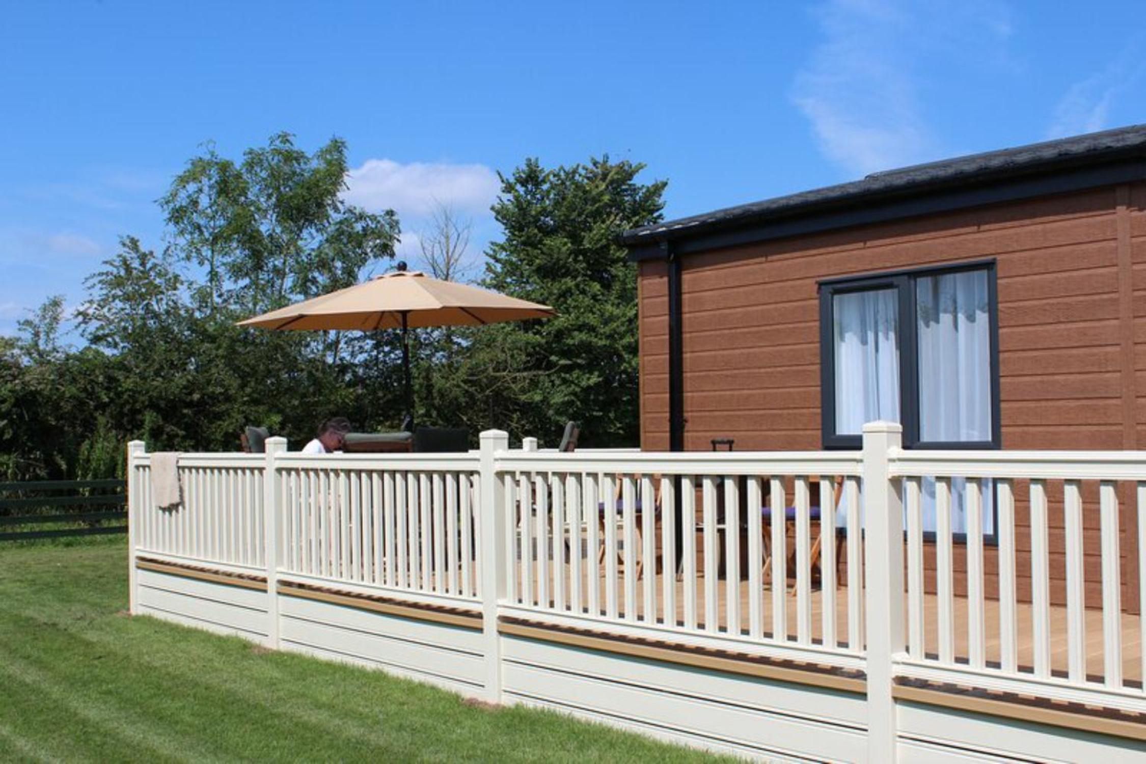 Willow Tree Luxury Lodge with Private Hot-Tub and Garden only 6 Miles to York view 4