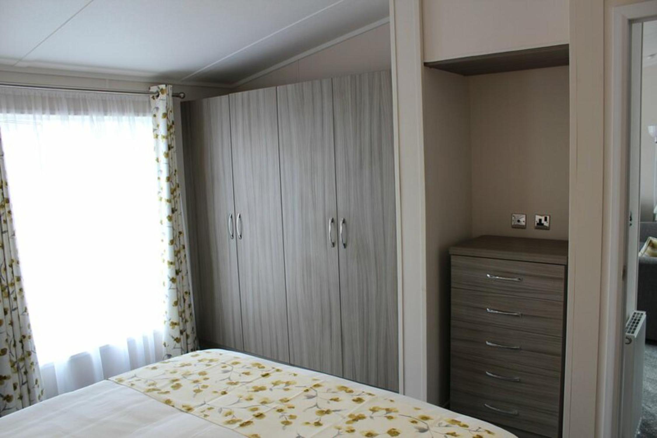Willow Tree Luxury Lodge with Private Hot-Tub and Garden only 6 Miles to York view 3