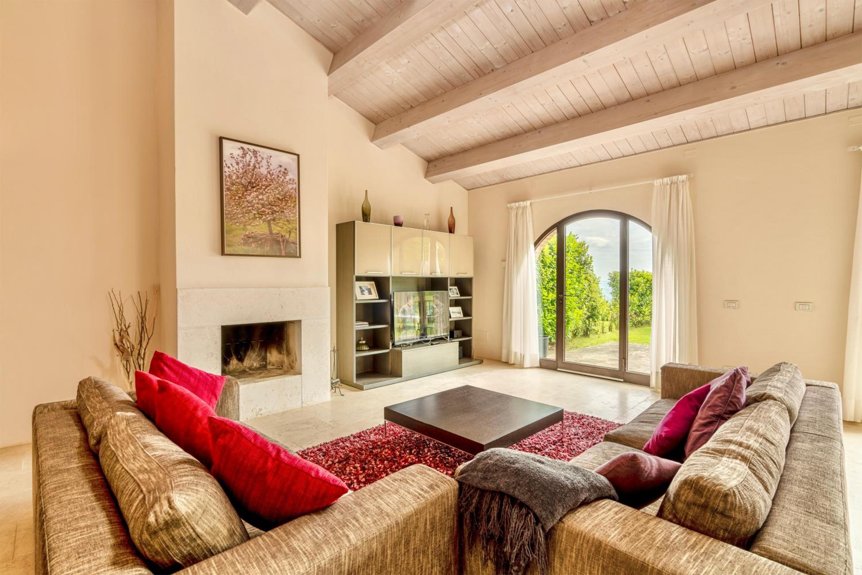 Luxury Resort with swimming pool in the Tuscan countryside, Villas on the ground floor with private outdoor area with panoramic view