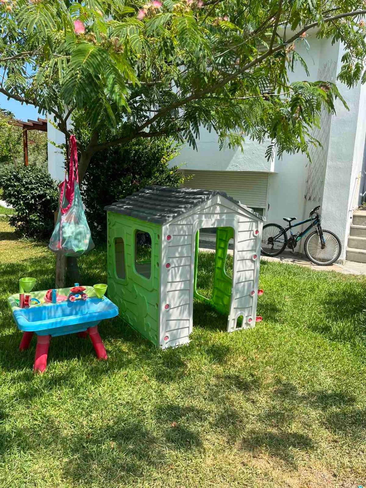 Andromeda Shell House