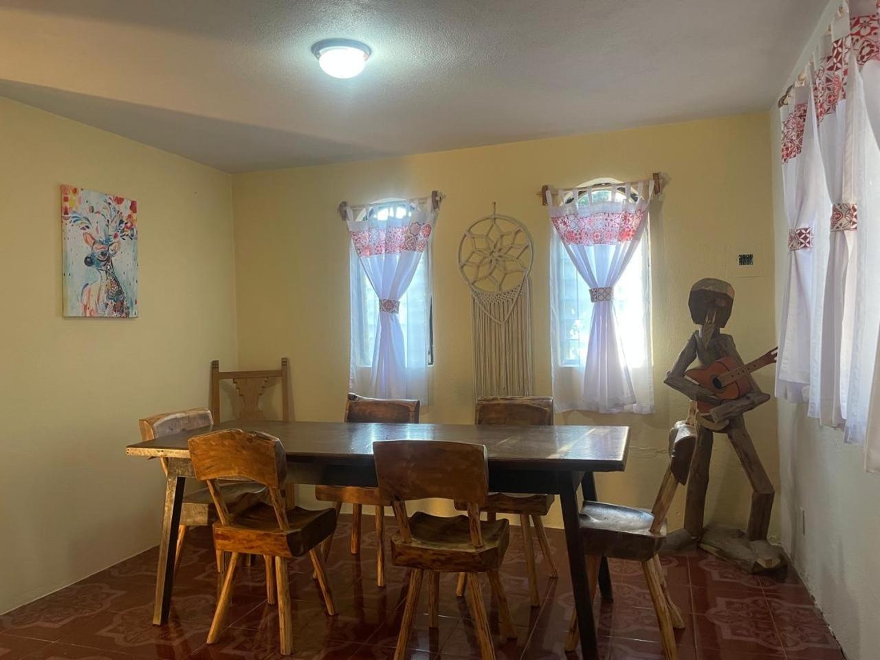 Linda Vista 5