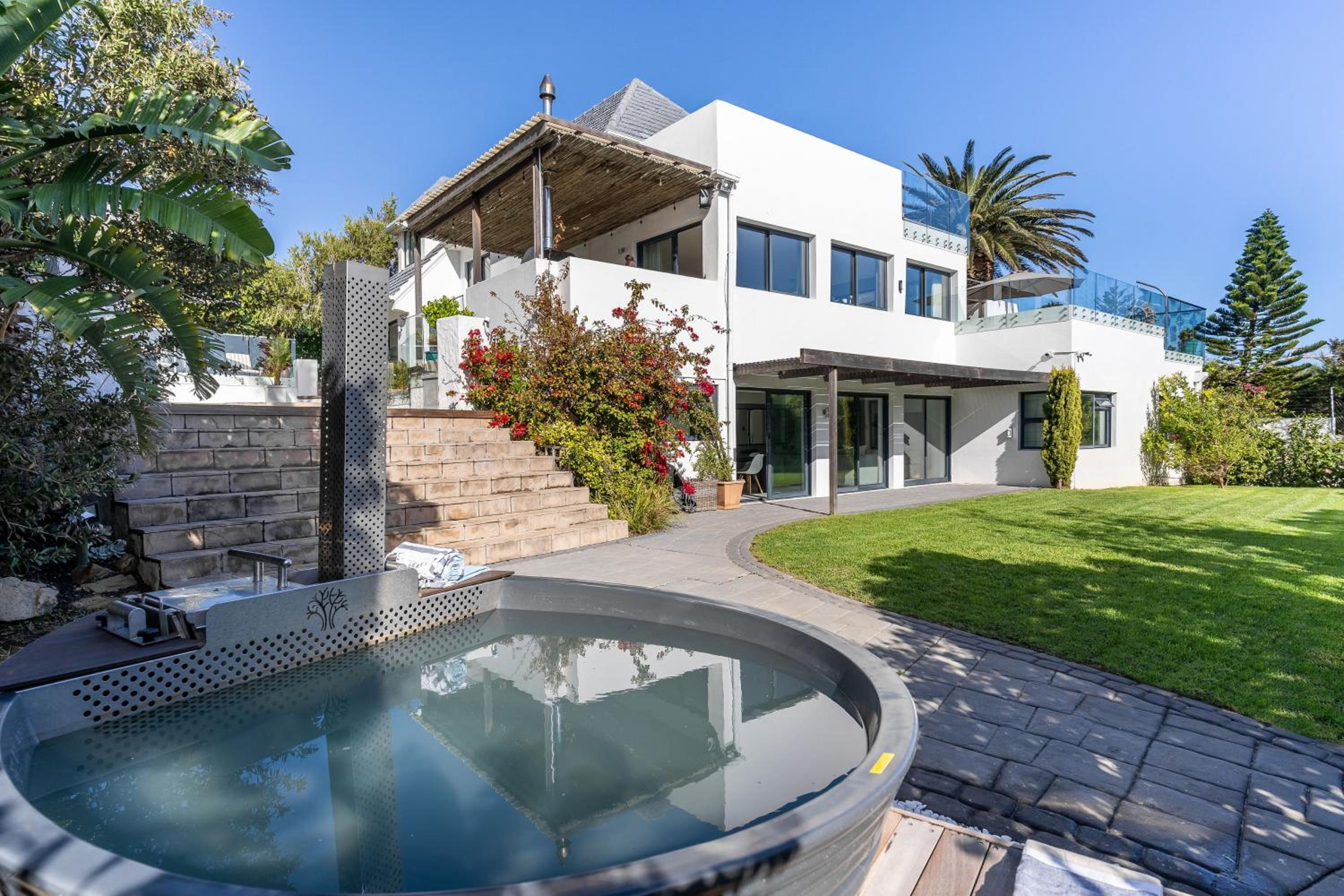 Maison De La Mer - Luxury Camps Bay Villa with pool and ocean view view 2