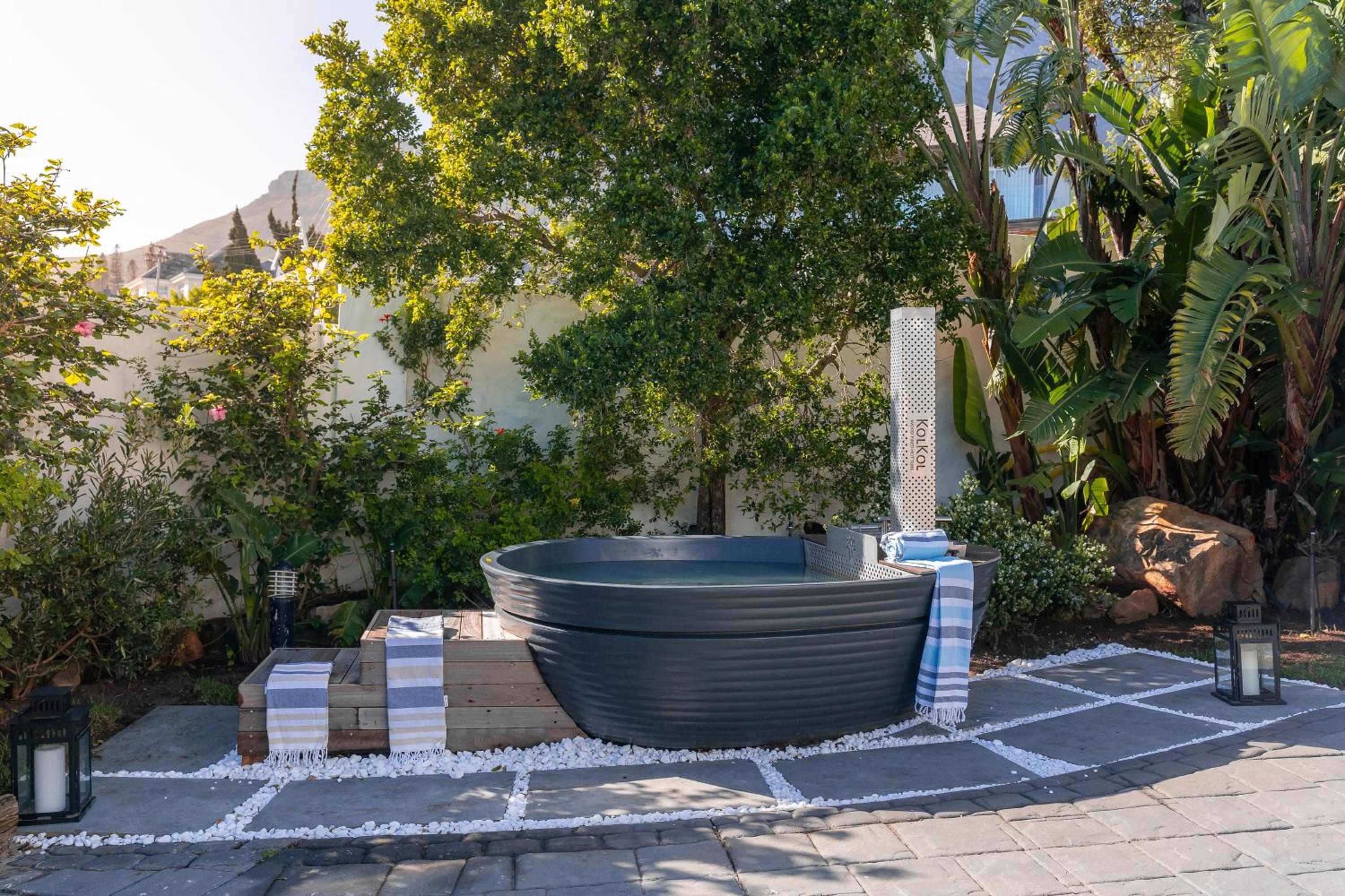 Maison De La Mer - Luxury Camps Bay Villa with pool and ocean view view 3