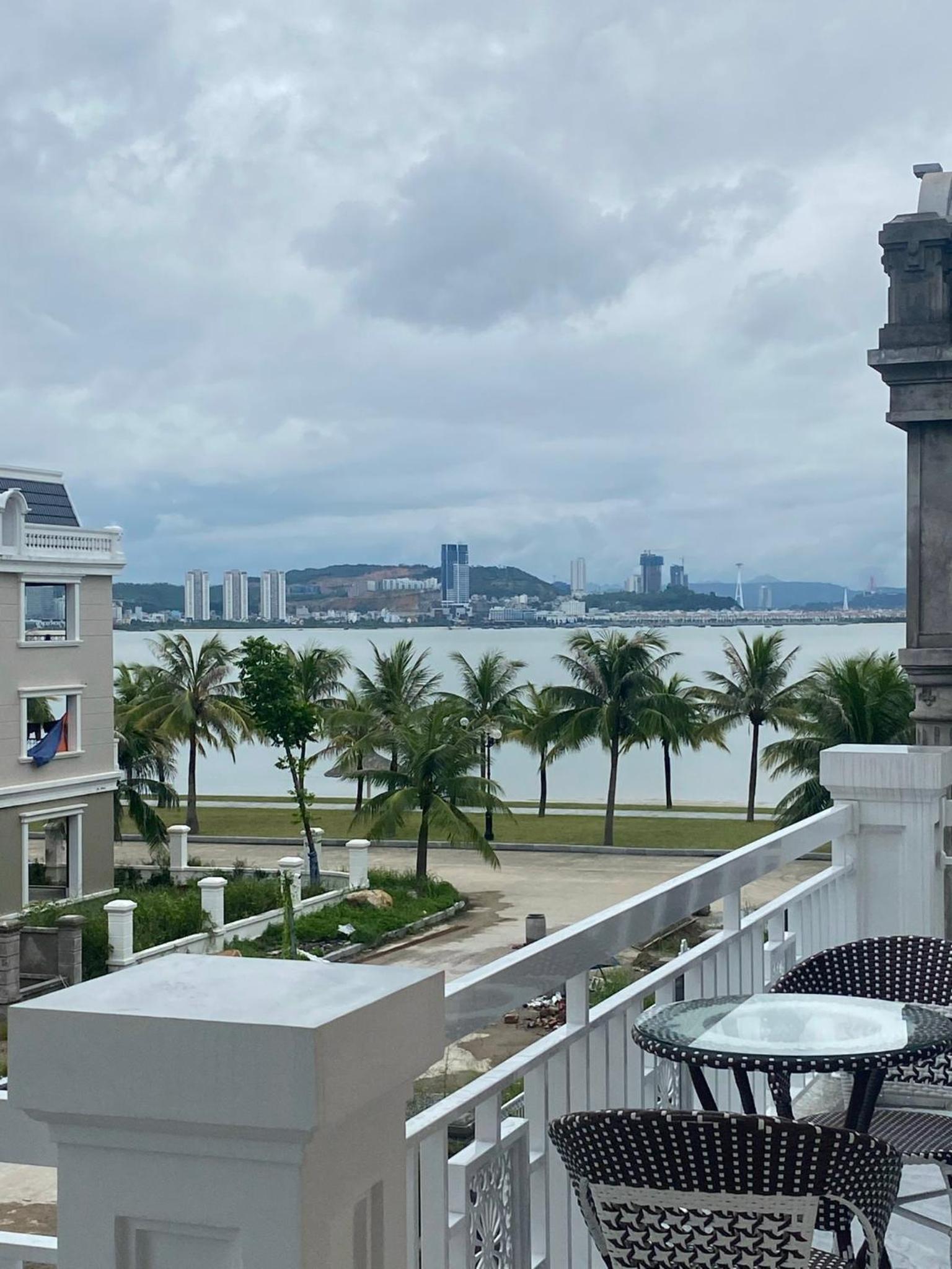 Phượng Hoàng Villa 13 phòng ngủ - ven biển, bể bơi, bi-a, BBQ, sân Pickleball, xe địa hình, chèo sup biển view 3