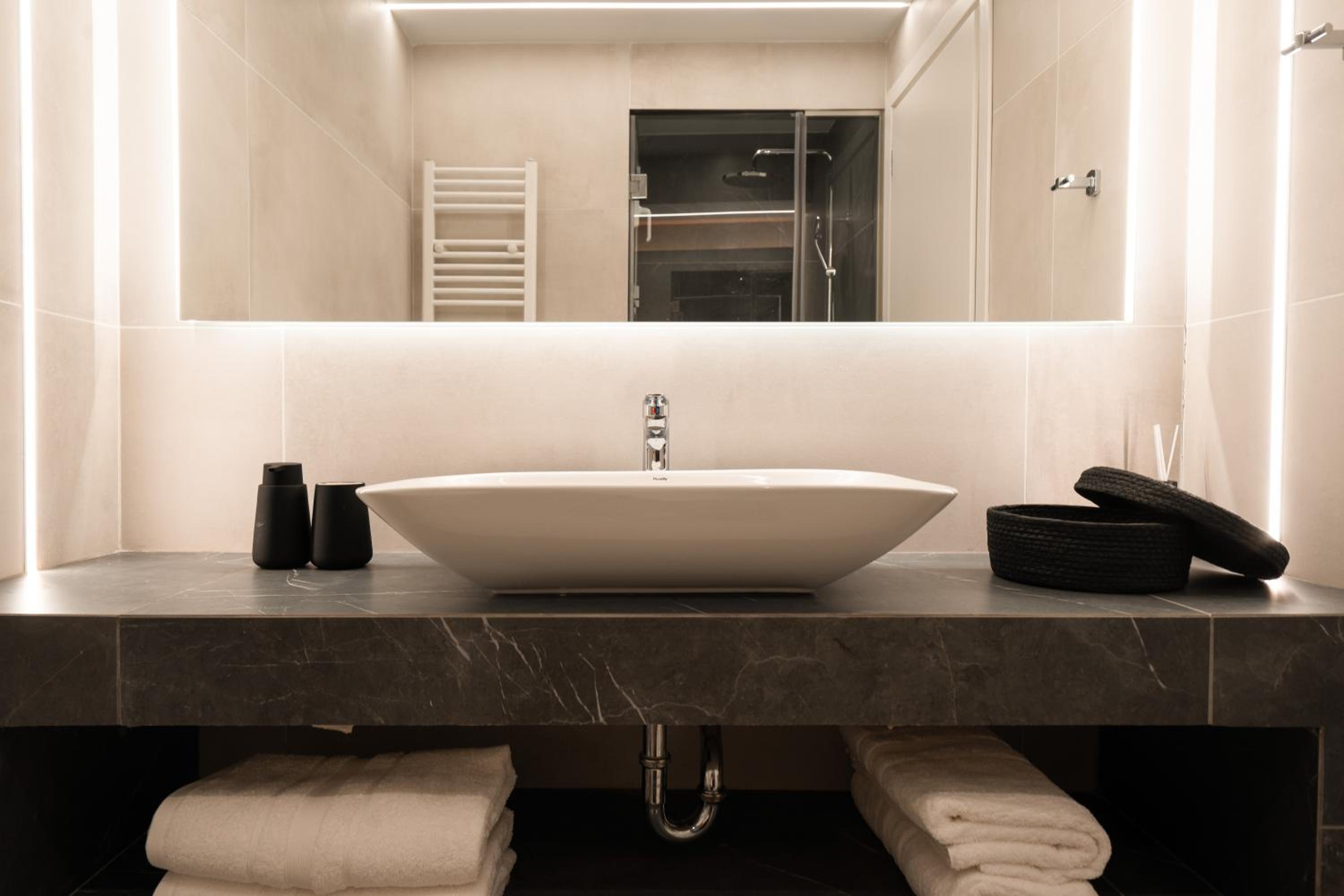 Luxury in Athens, Spacious Apartment with Terrace