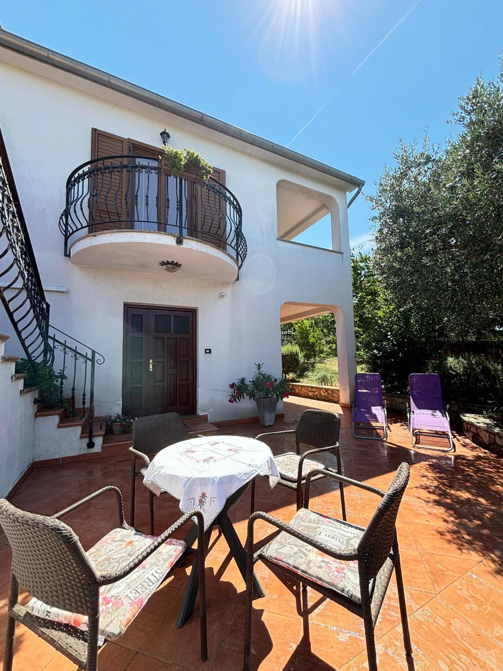 Apartment Viola en Rovinjsko Selo — balance & terrace