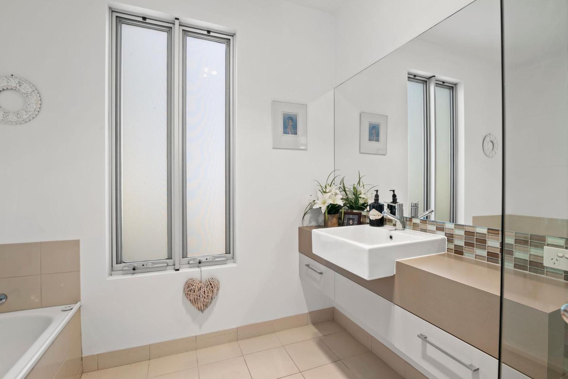 Sirocco - Recently renovated, Roof Top Deck And Pet Friendly in Aireys Inlet