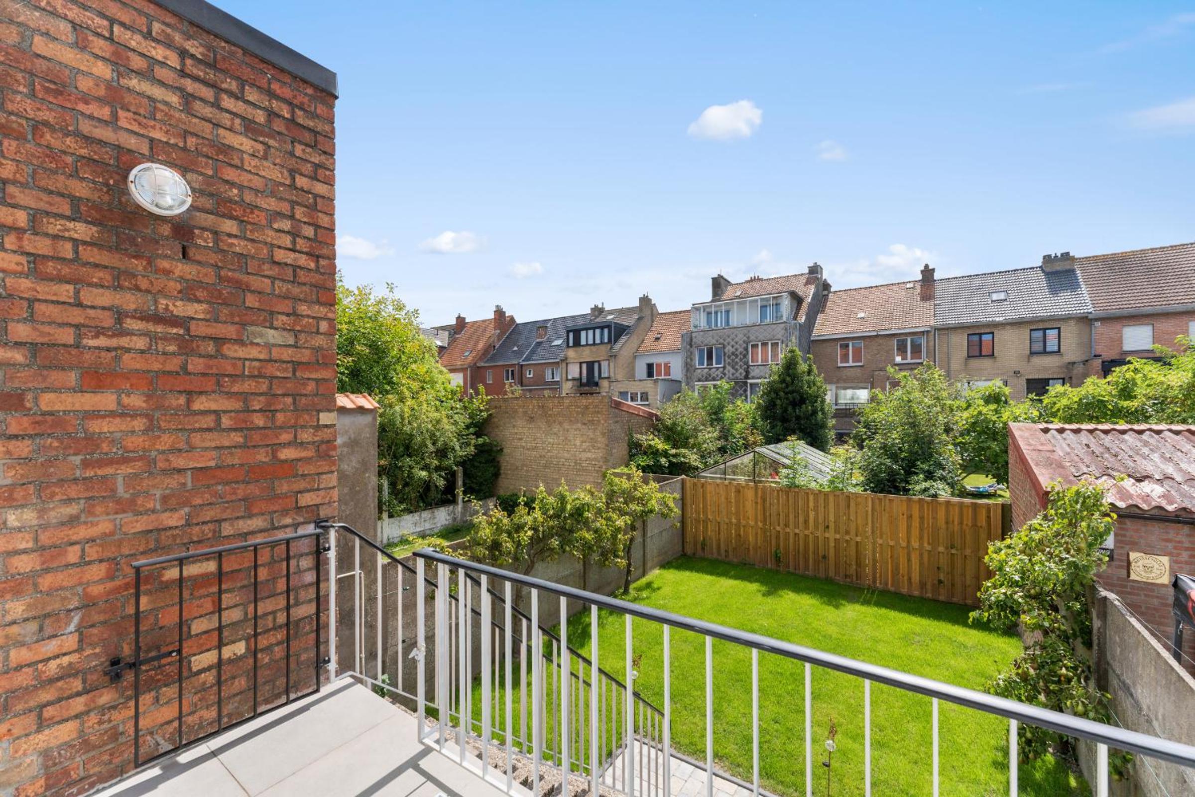 Ruime woning aan zee met zonnige tuin en terras - 9p