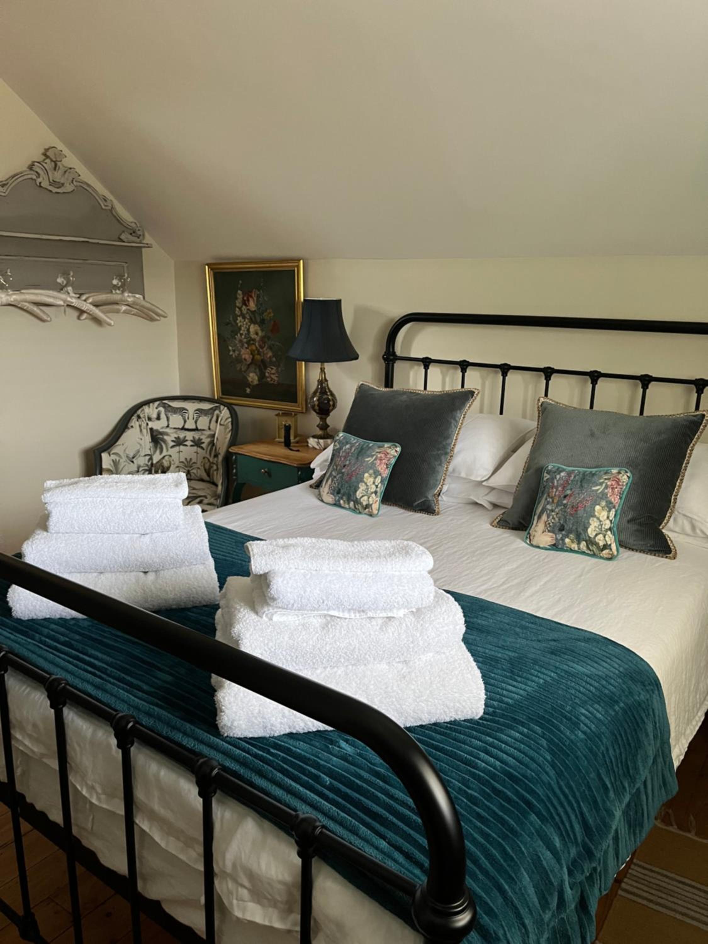3 BEDROOM 5* BARN CONVERSION COTSWOLDS view 4