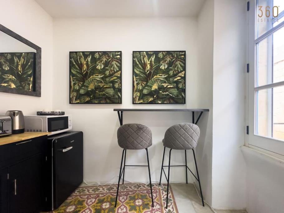 Authentic studio with Maltese Balcony in Bormla by 360 Estates