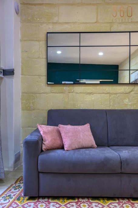 Authentic studio with Maltese Balcony in Bormla by 360 Estates