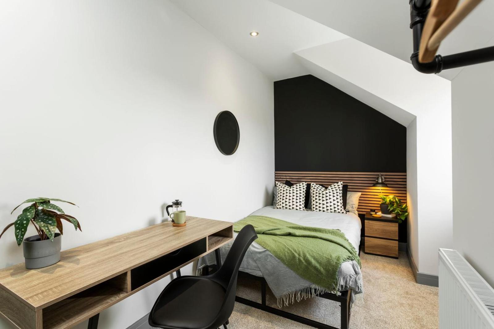 6BR Home - All Studio, Ensuite and with Kitchenette view 3