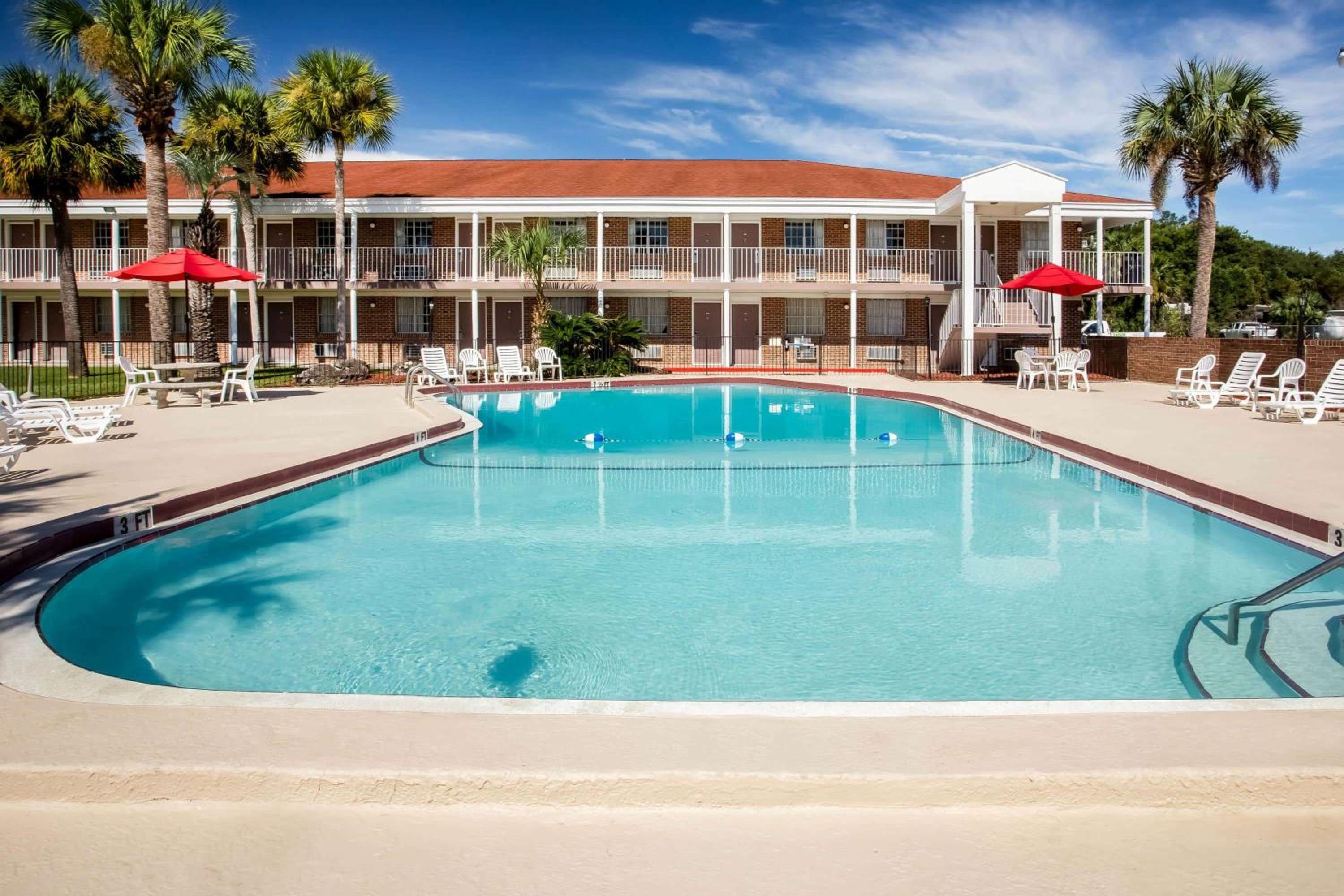 Lake City Vacations - Super 8 by Wyndham Lake City - Property Image 5
