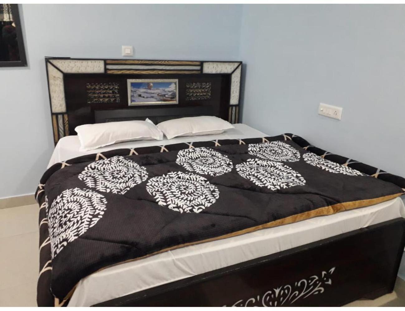 Hotel Pine View, Nahan