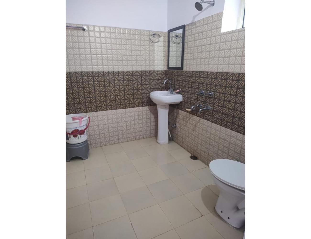 Hotel Pine View, Nahan