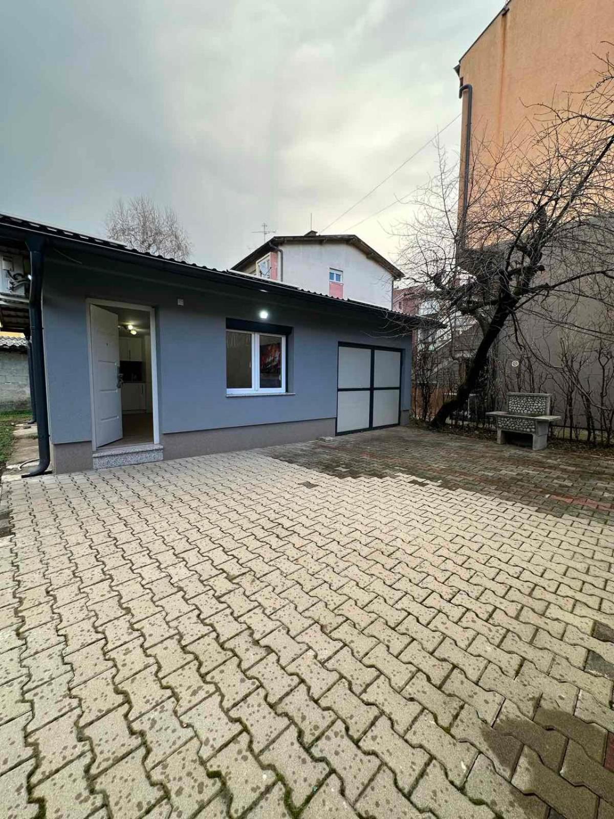 Studio Apartman Ana