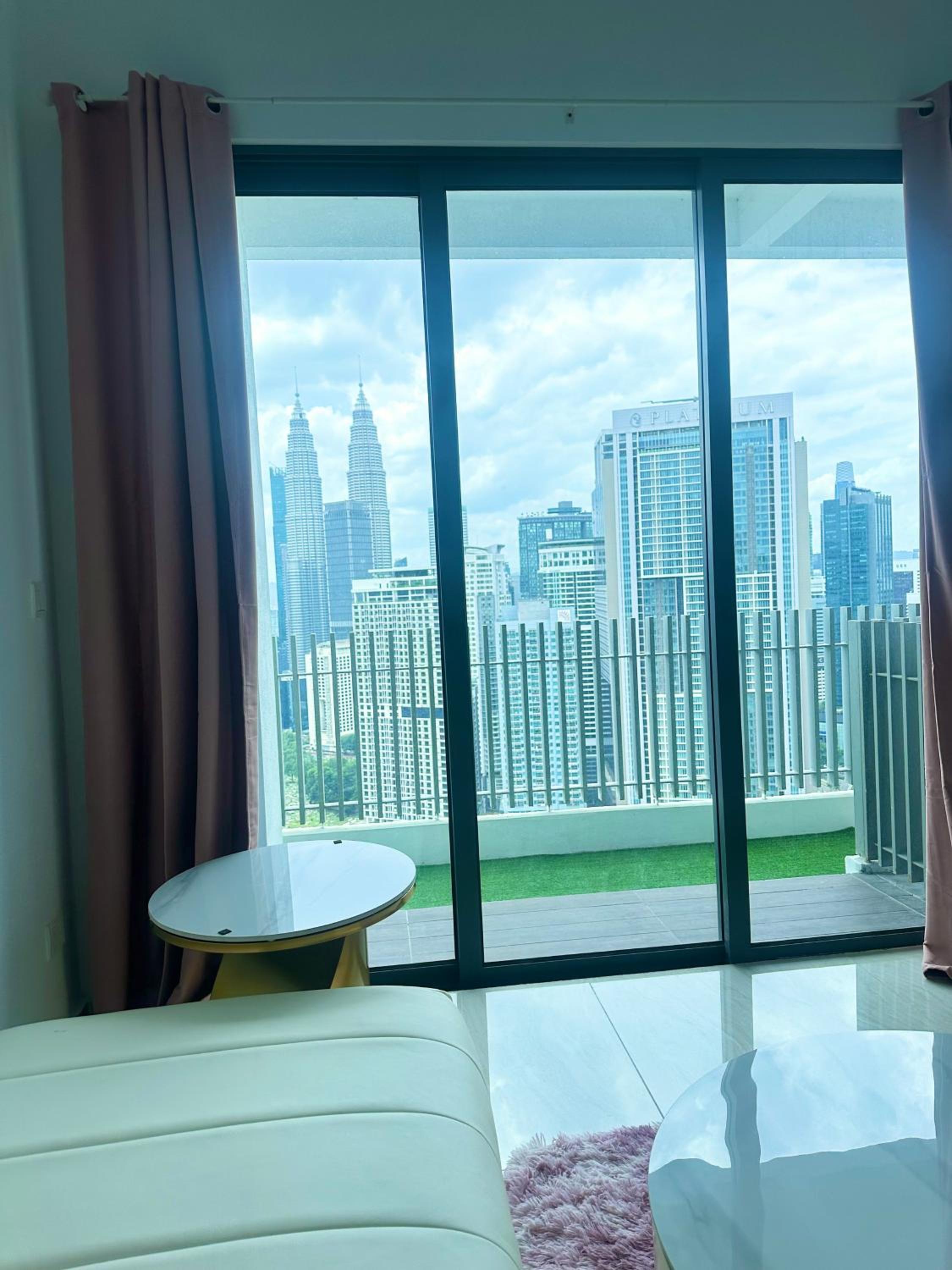 KLCC The luxe Apartment & infinity pool
