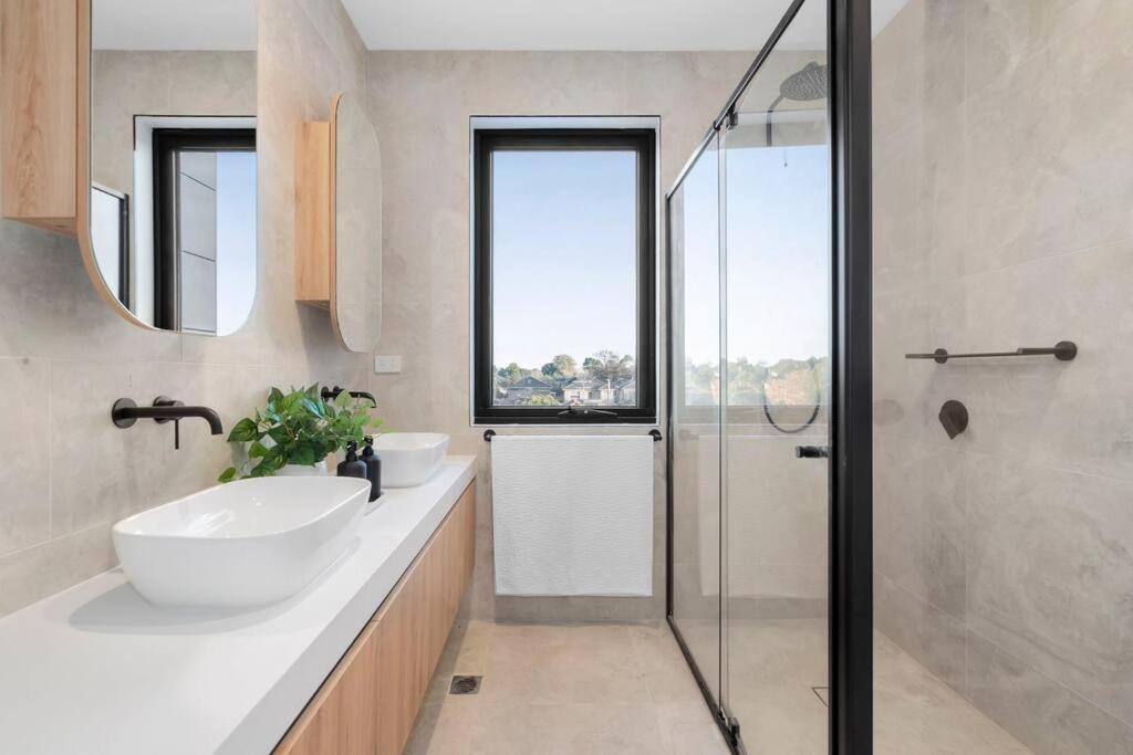 4 Bedrooms Home Ormond private Parkings