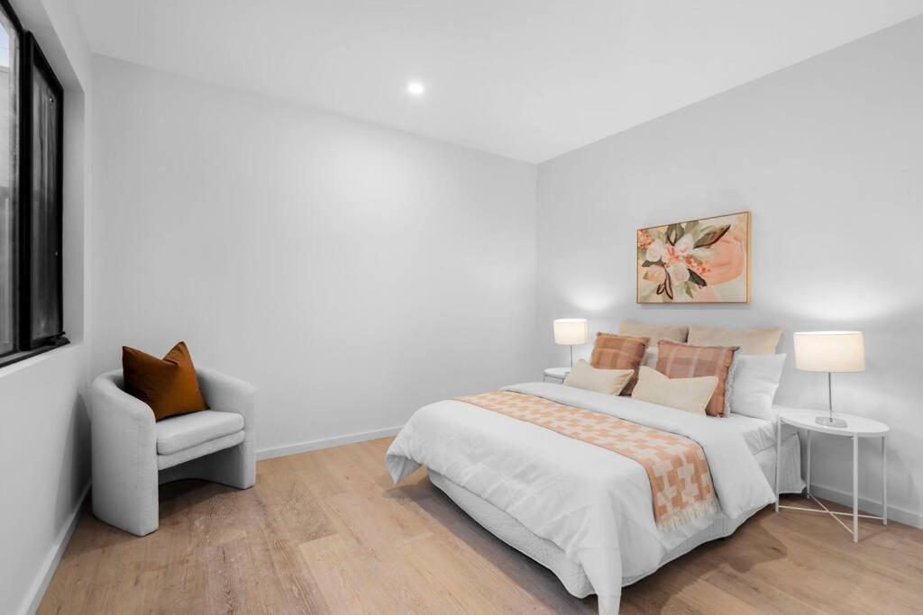 4 Bedrooms Home Ormond private Parkings