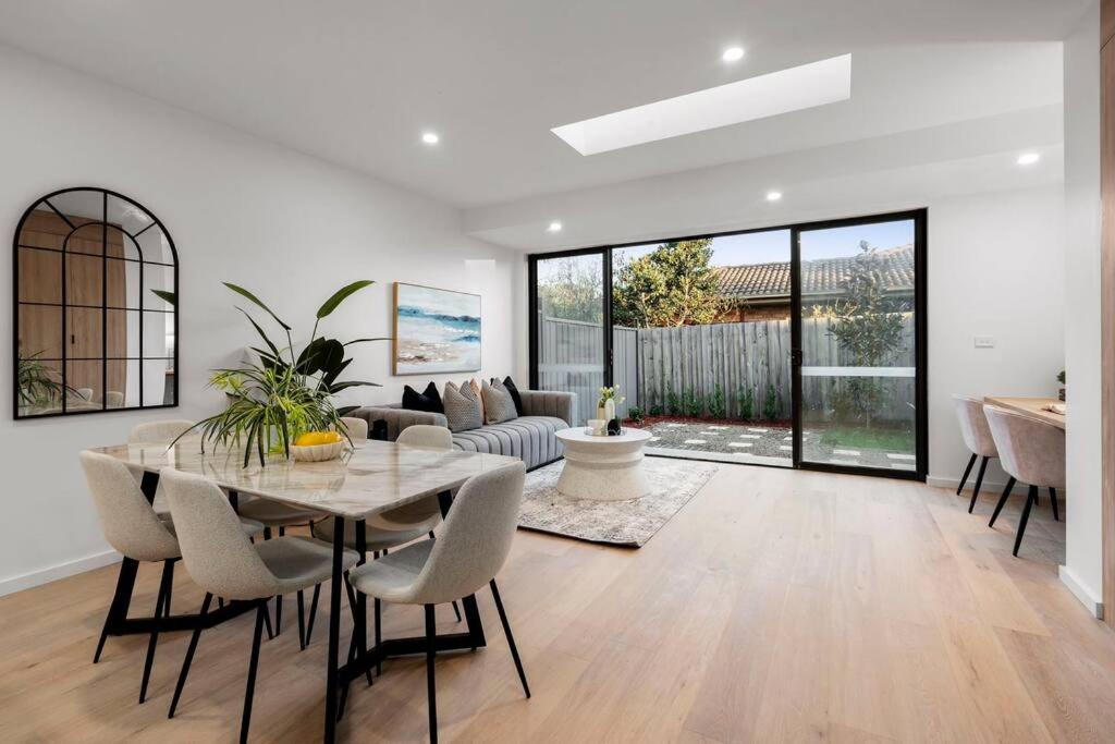 4 Bedrooms Home Ormond private Parkings