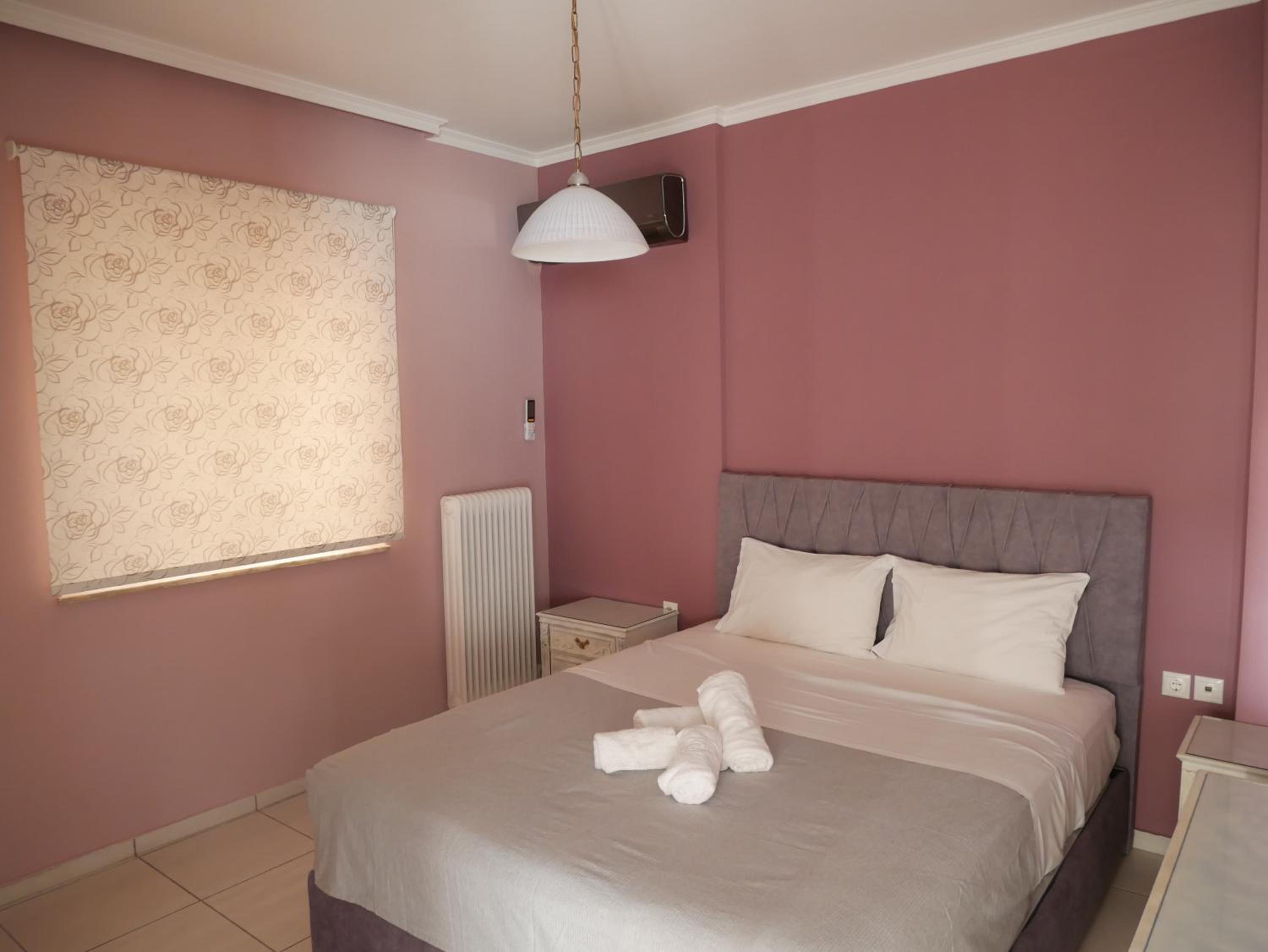 Gio's Central Cosy Apartment with private balcony view 4