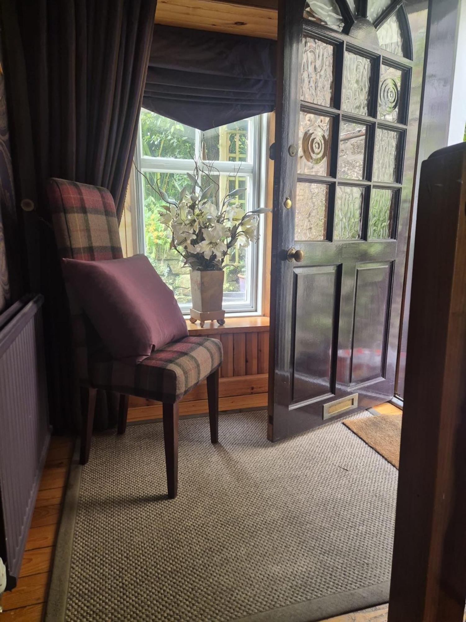 Edinburgh Coastal Cottage : 20 min train to City Centre : Spectacular Views of Forth Bridges view 4