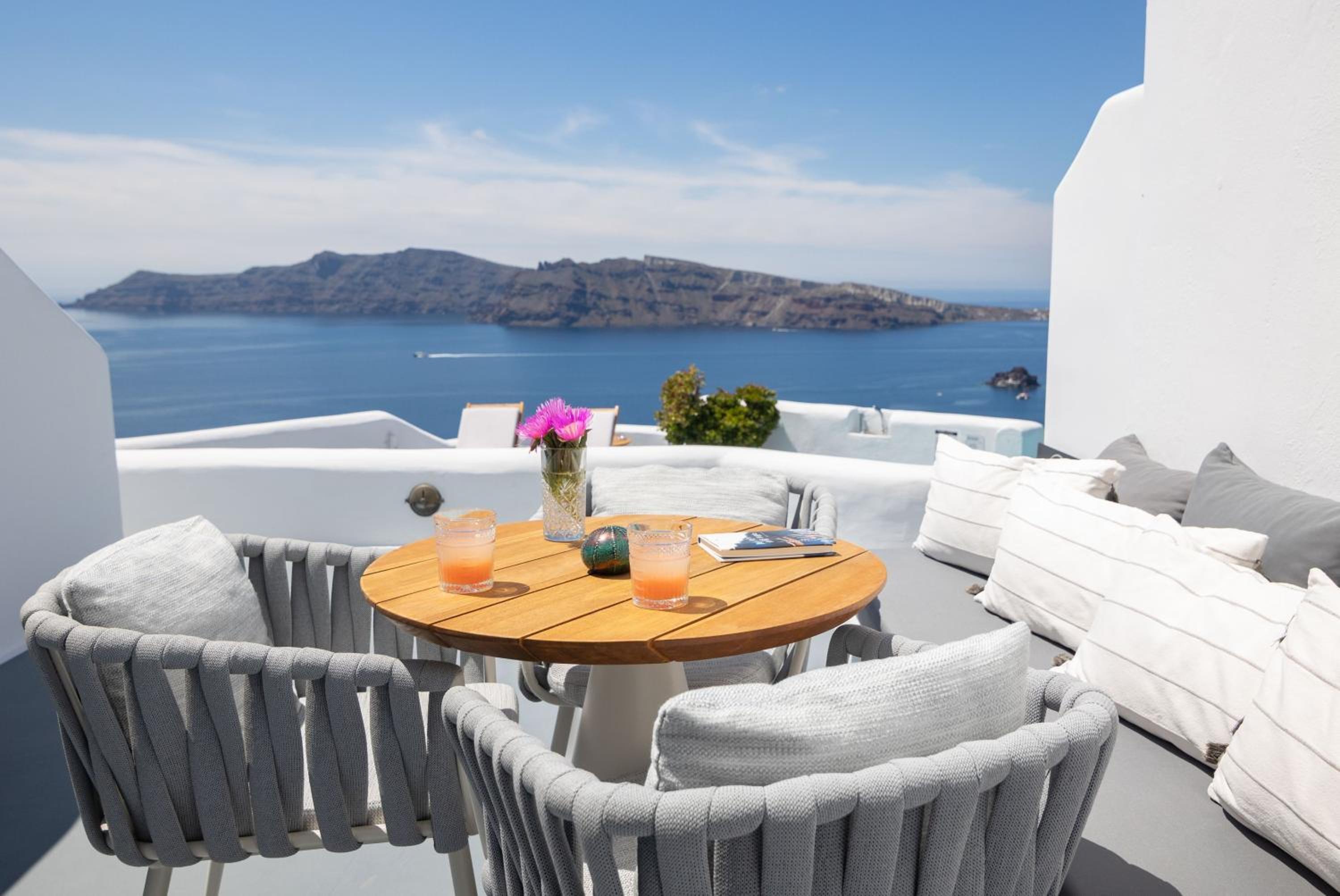 Oia Vacations - IKIES Santorini - Property Image 3