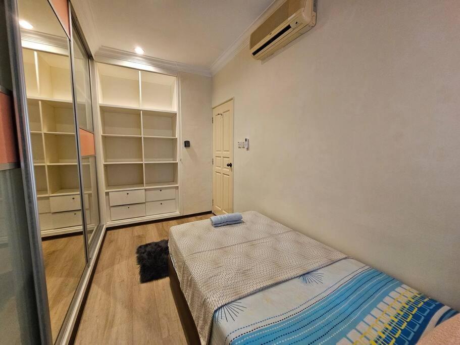 Kenyalang Riverine Emerald 12 Homestay