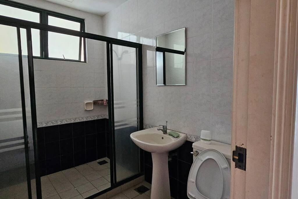 Kenyalang Riverine Emerald 12 Homestay