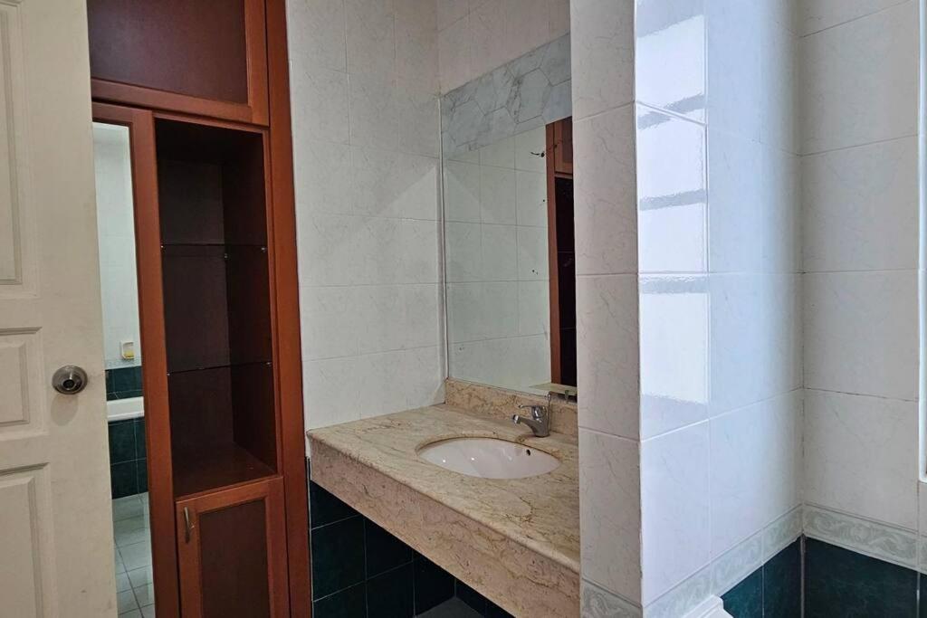 Kenyalang Riverine Emerald 12 Homestay