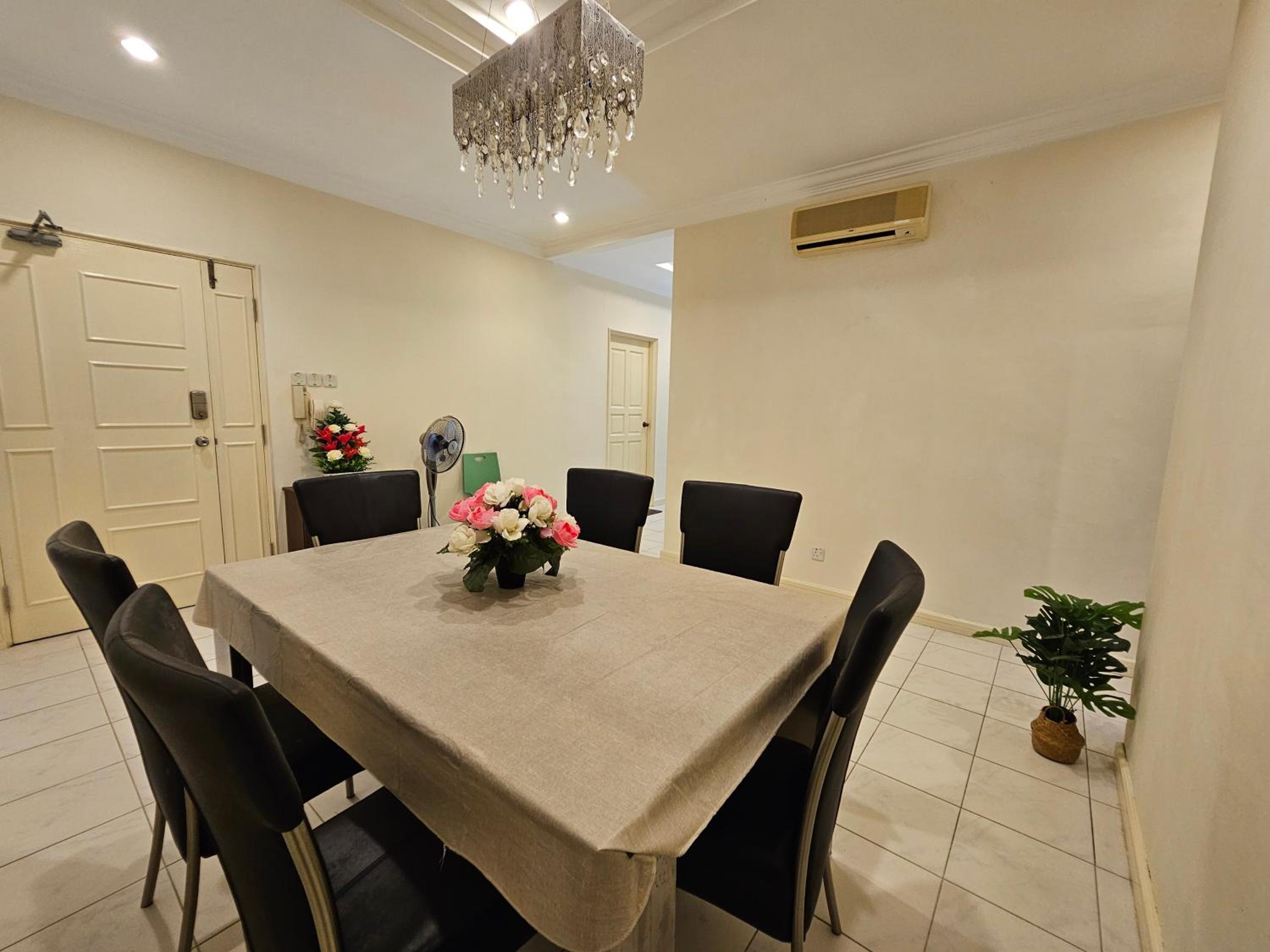 Kenyalang Riverine Emerald 12 Homestay