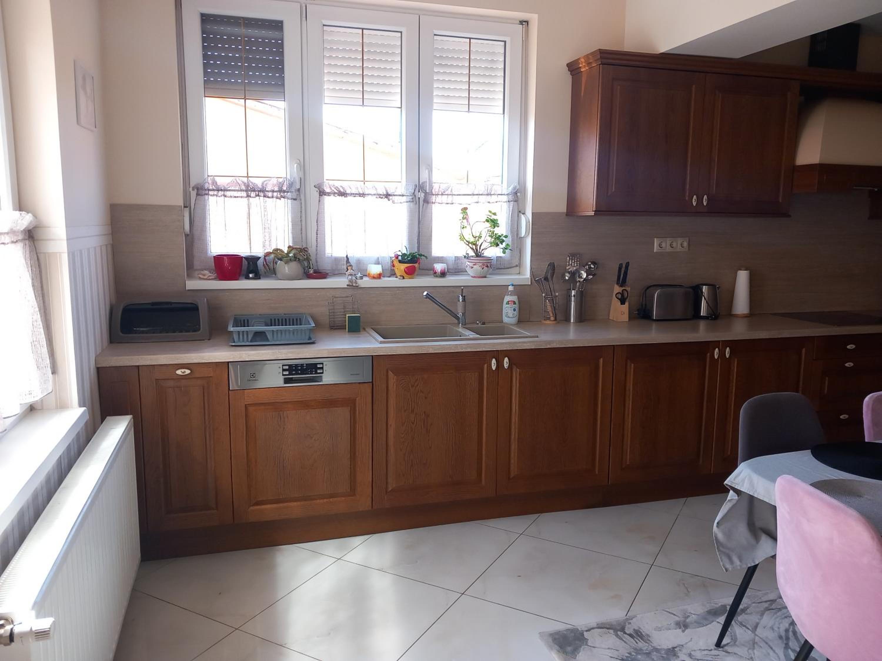 Akácvirág Airport Viki Apartman