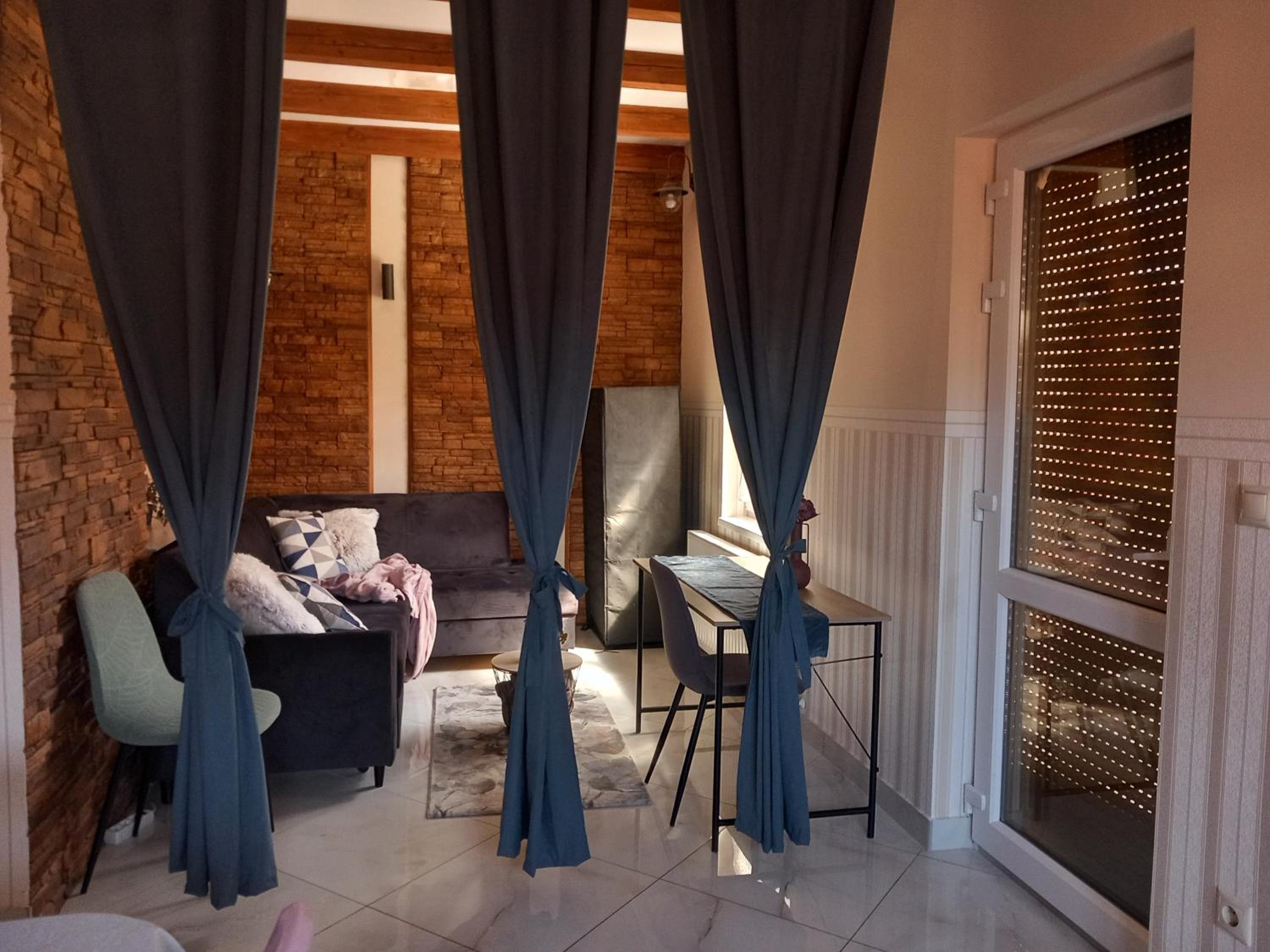 Akácvirág Airport Viki Apartman