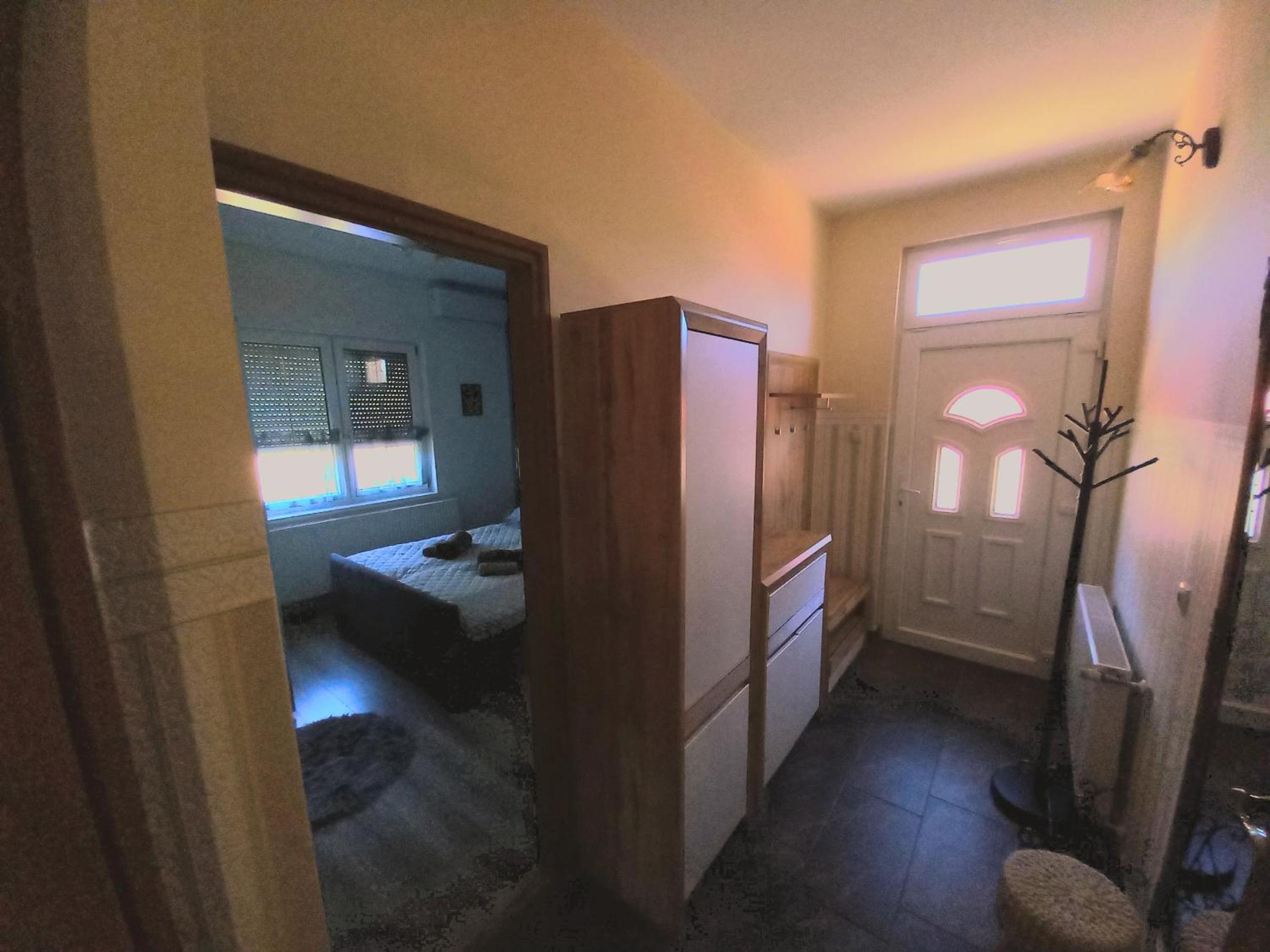 Akácvirág Airport Viki Apartman