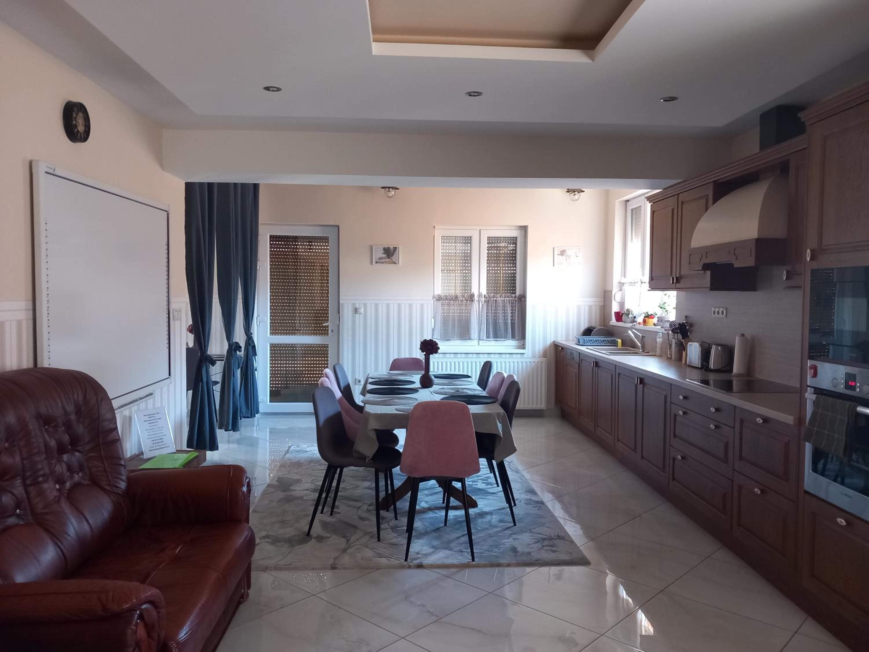 Akácvirág Airport Viki Apartman