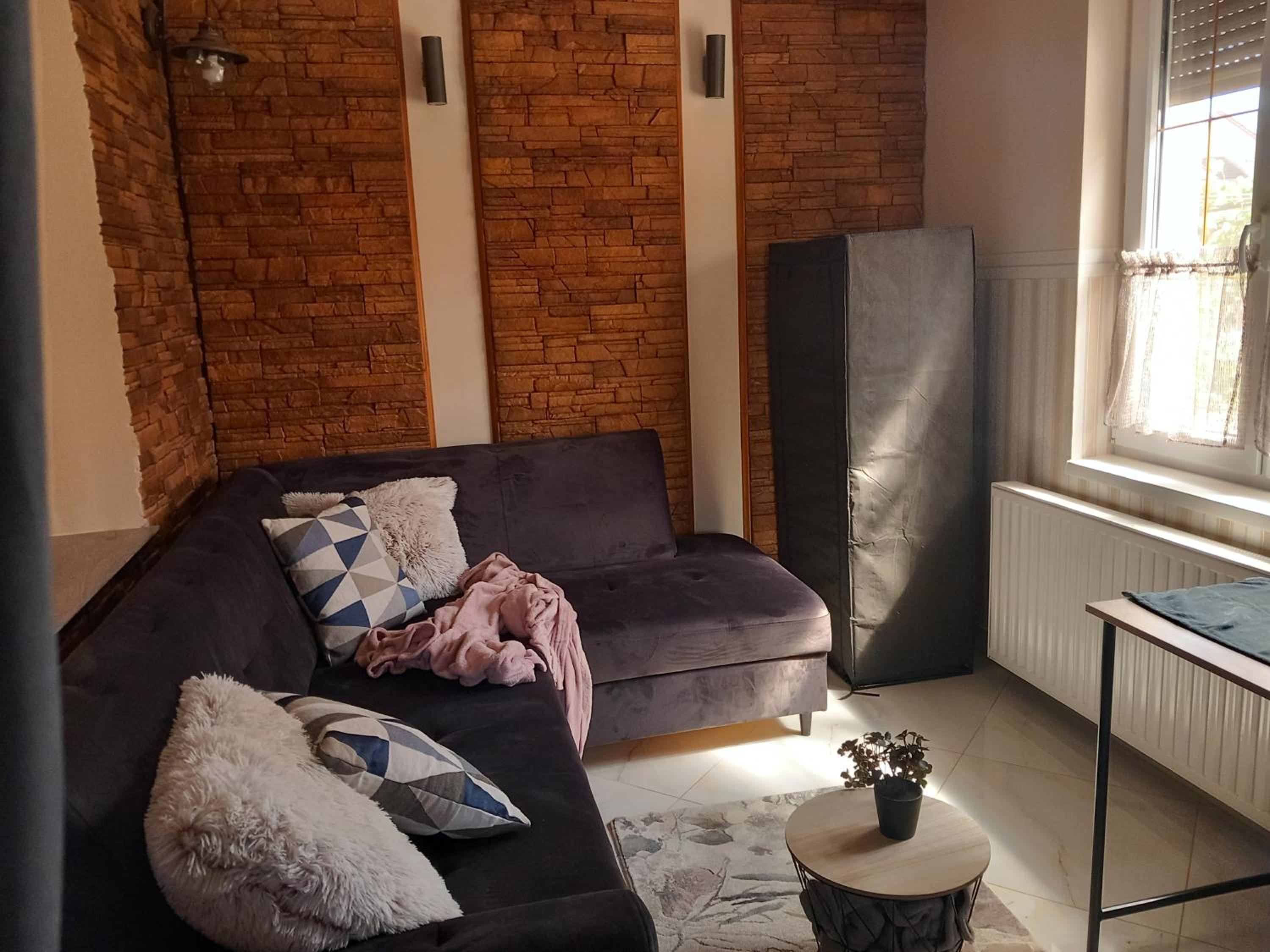 Akácvirág Airport Viki Apartman