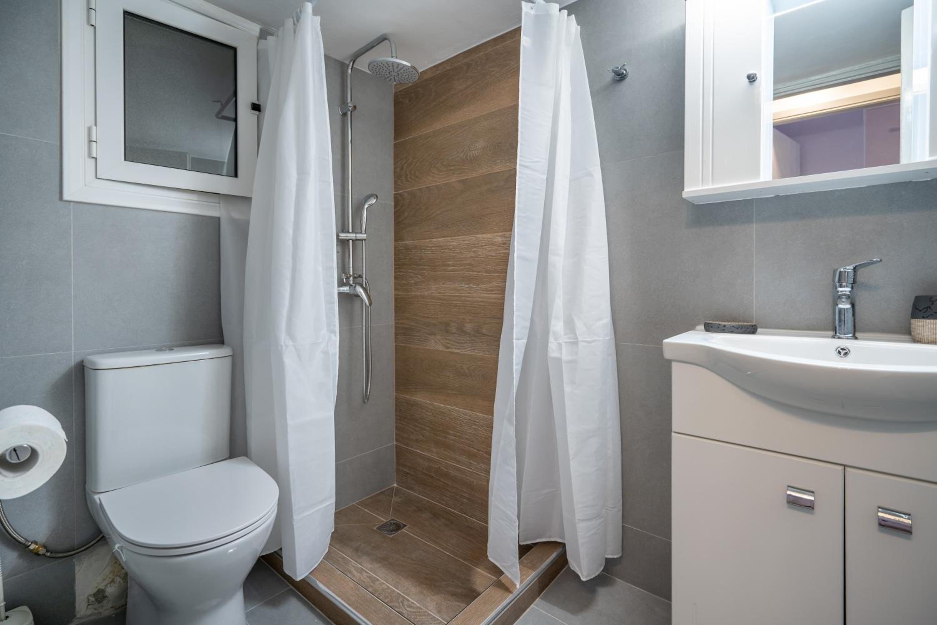 Kato Patisia Metro Station 2 bdrm apartment