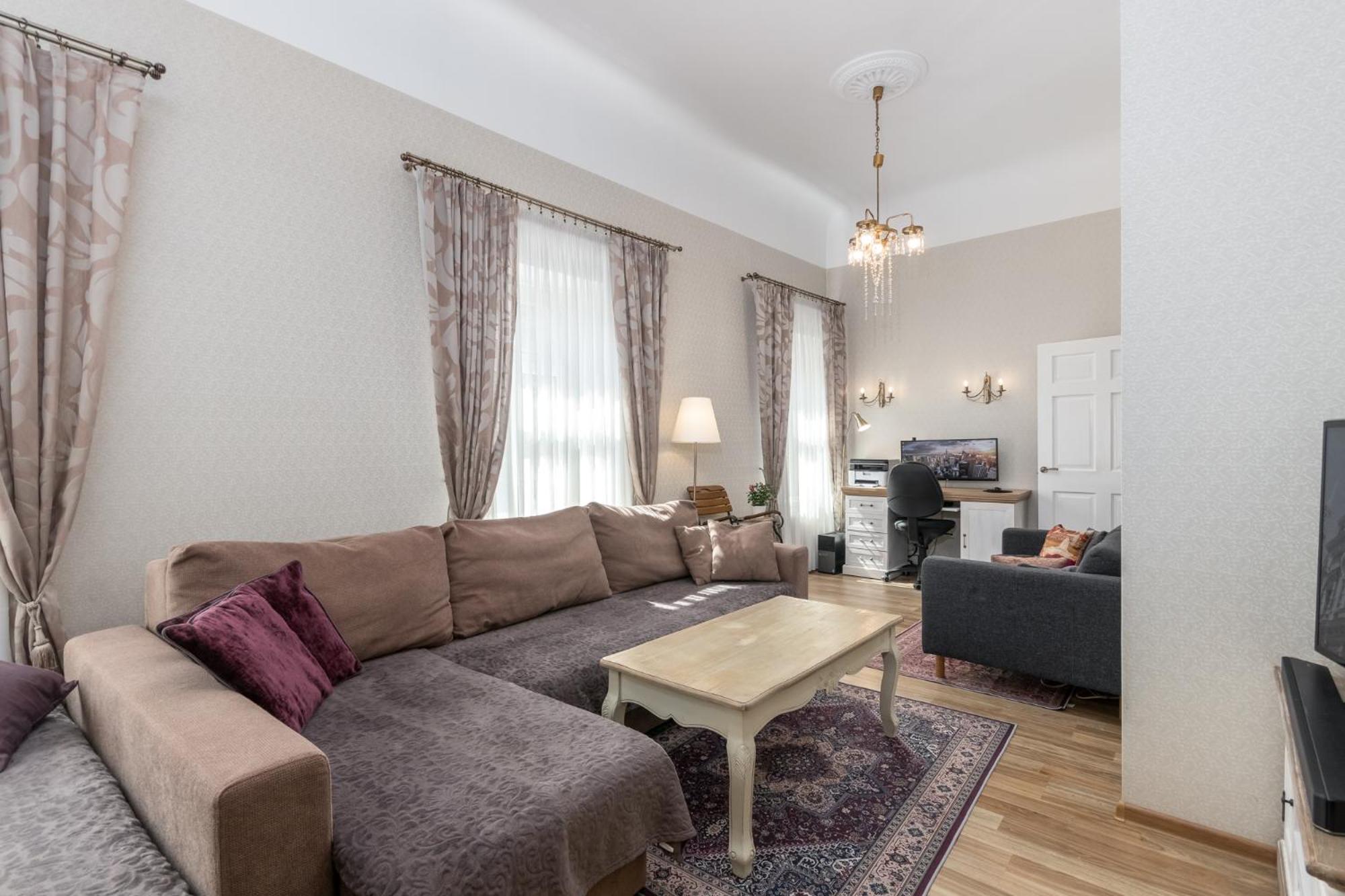 Elegant Apartment in historical centre & Free Locked PARKING view 3