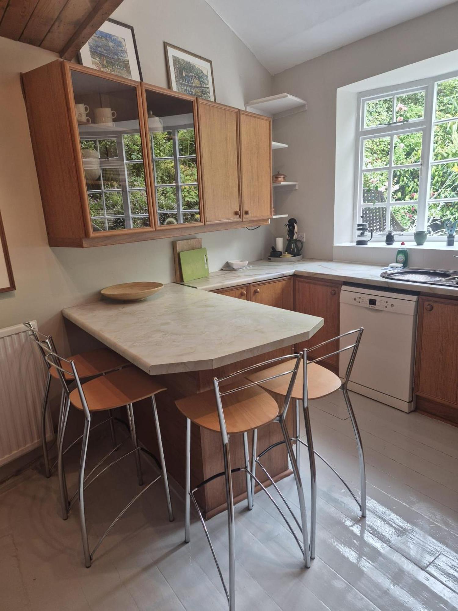 Edinburgh Coastal Cottage : 20 min train to City Centre : Spectacular Views of Forth Bridges view 3